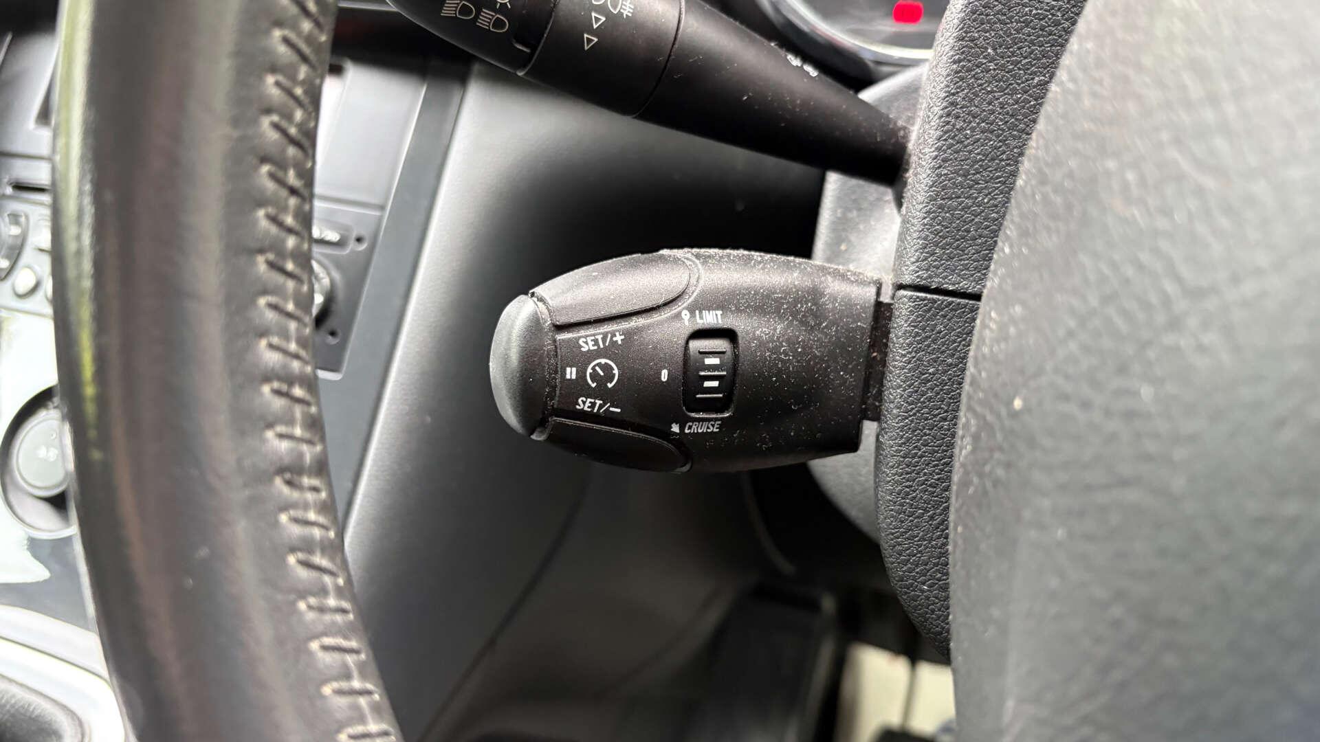Peugeot 3008 view 18