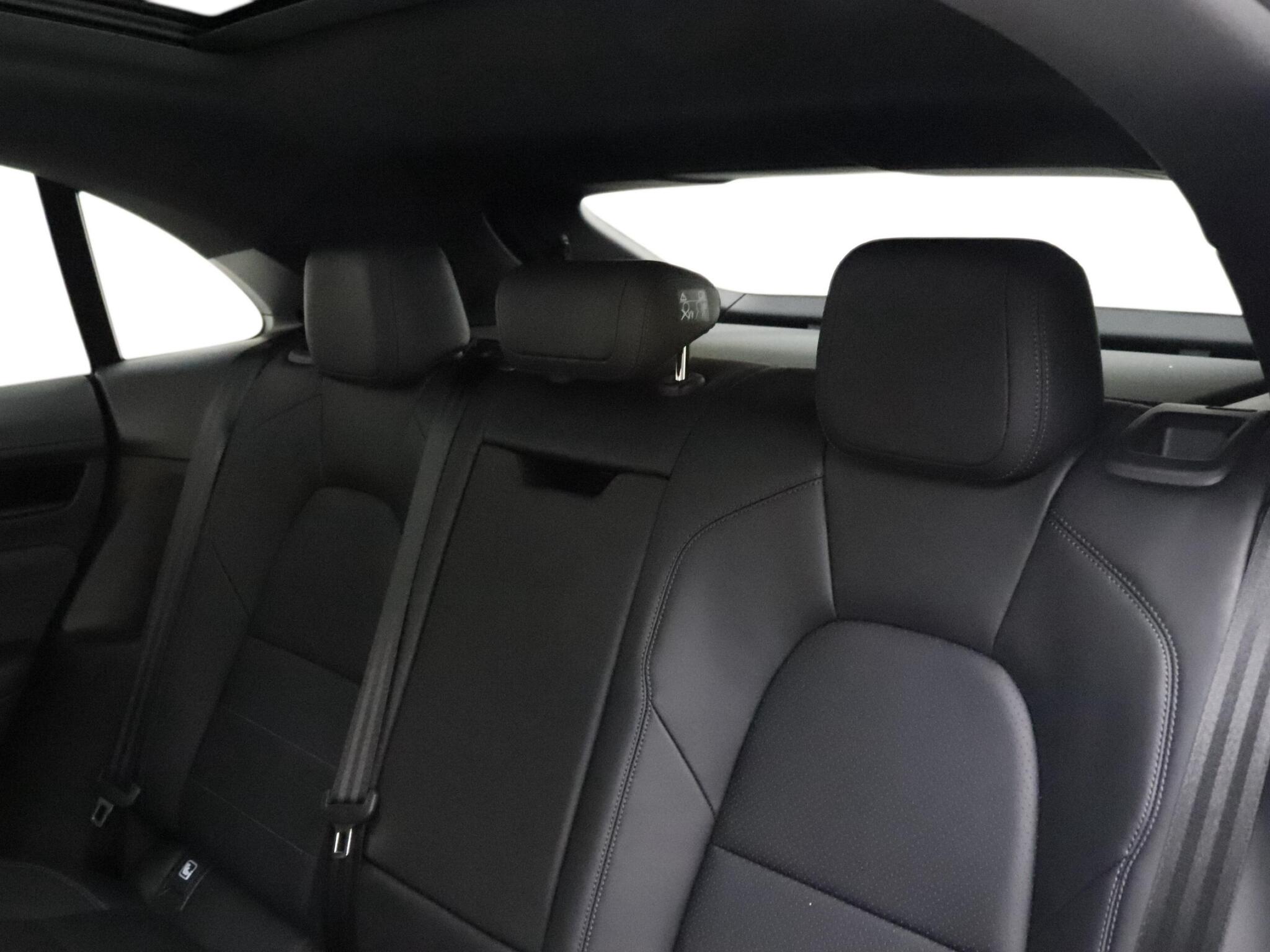 Porsche Macan view 18