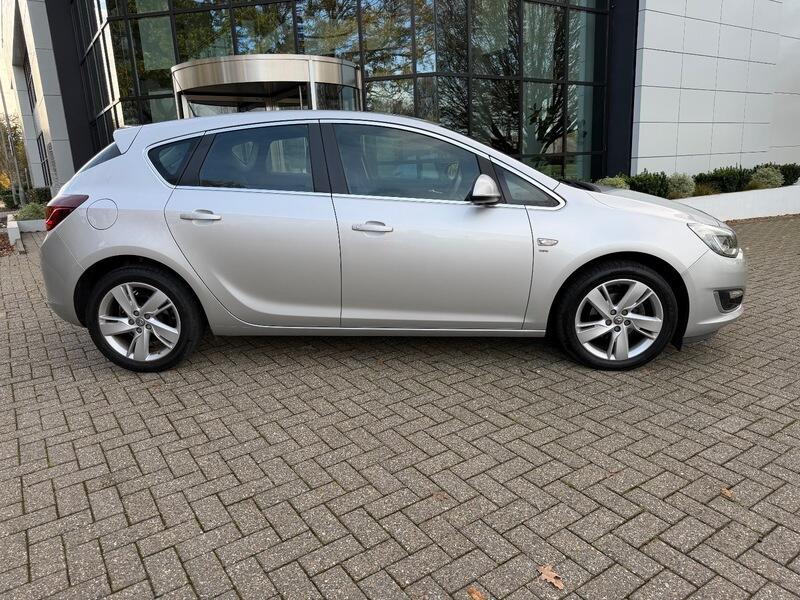 2015 Vauxhall Astra 1.4i SRi Euro 6 5dr • 24,139 miles image 9
