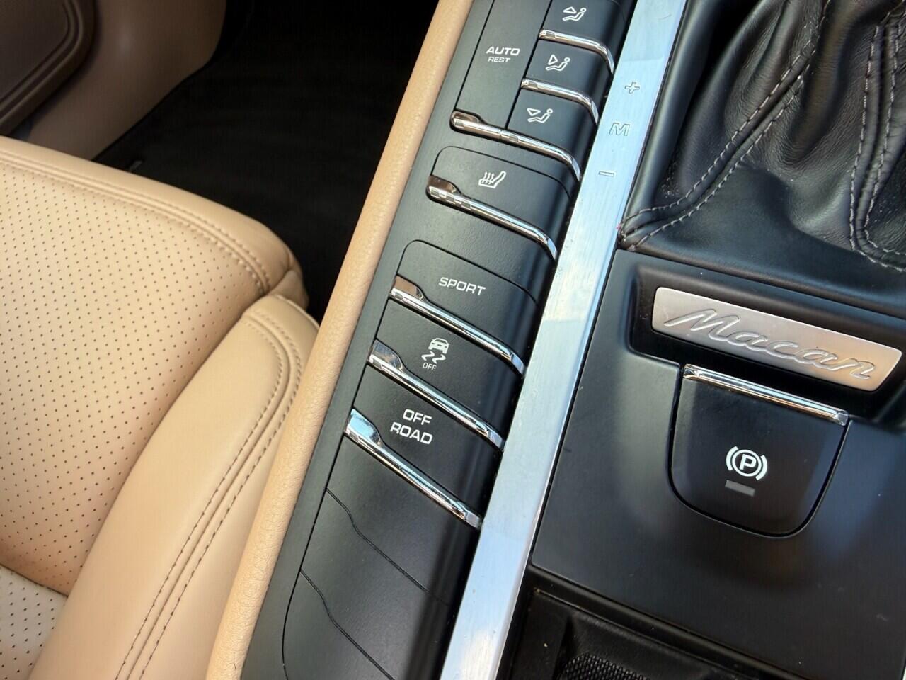 Porsche Macan view 24