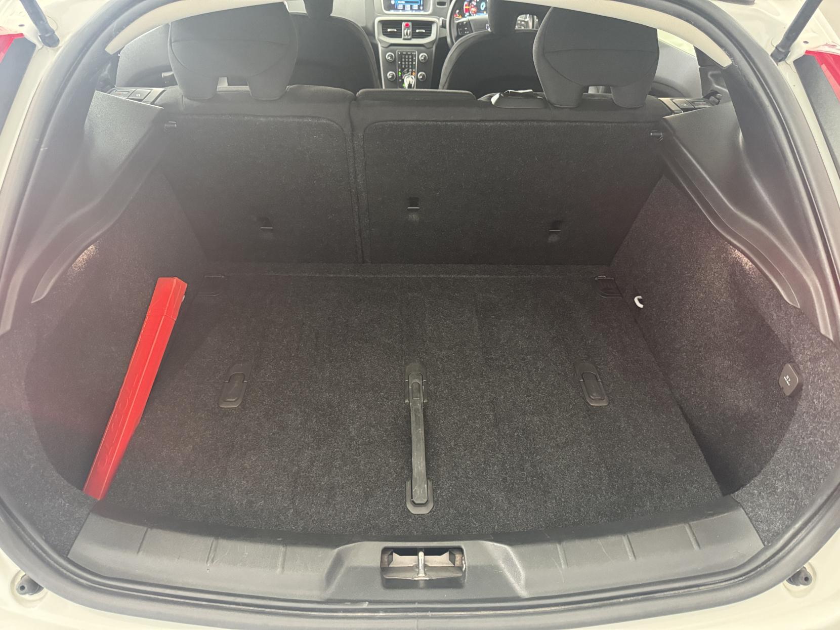 Volvo V40 view 62