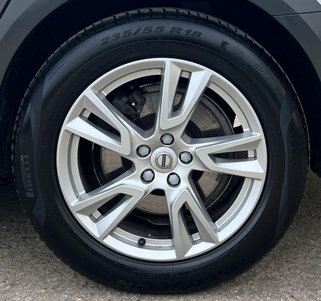 Volvo V90 Cross Country view 14