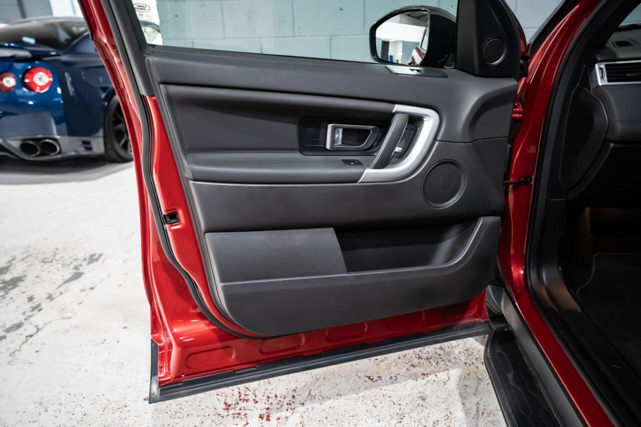 Land Rover Discovery Sport view 15
