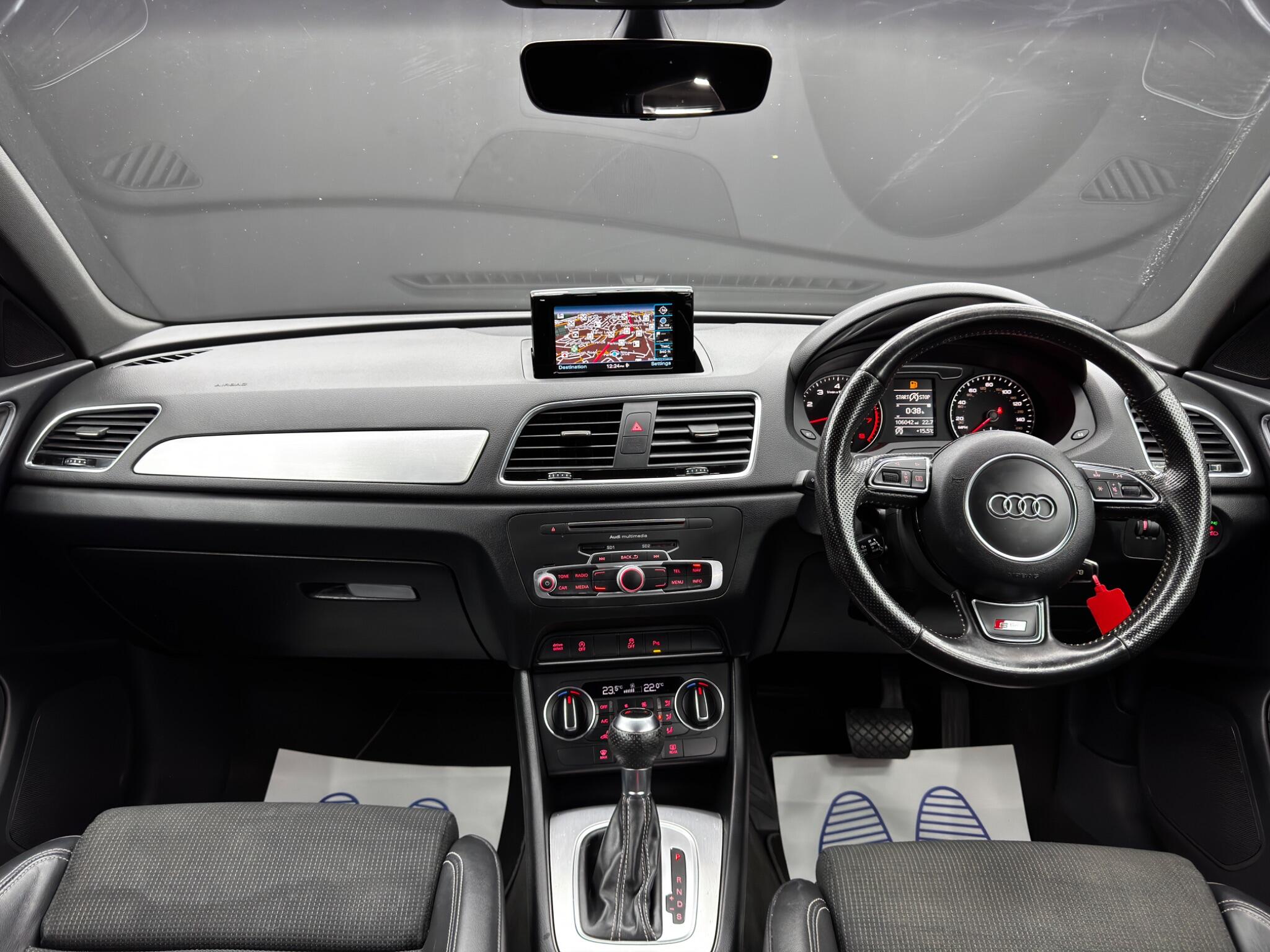Audi Q3 view 10