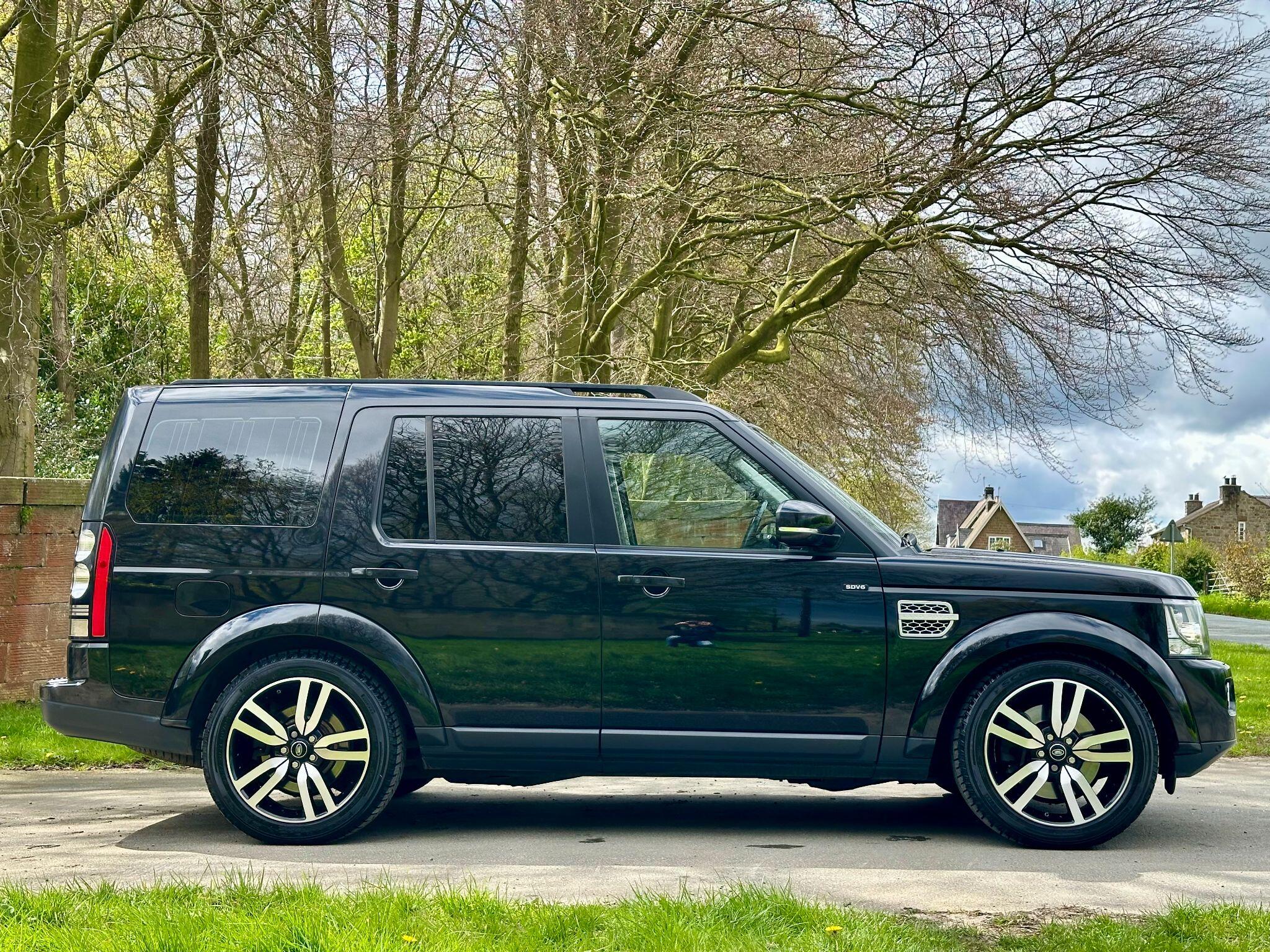 Land Rover Discovery view 3