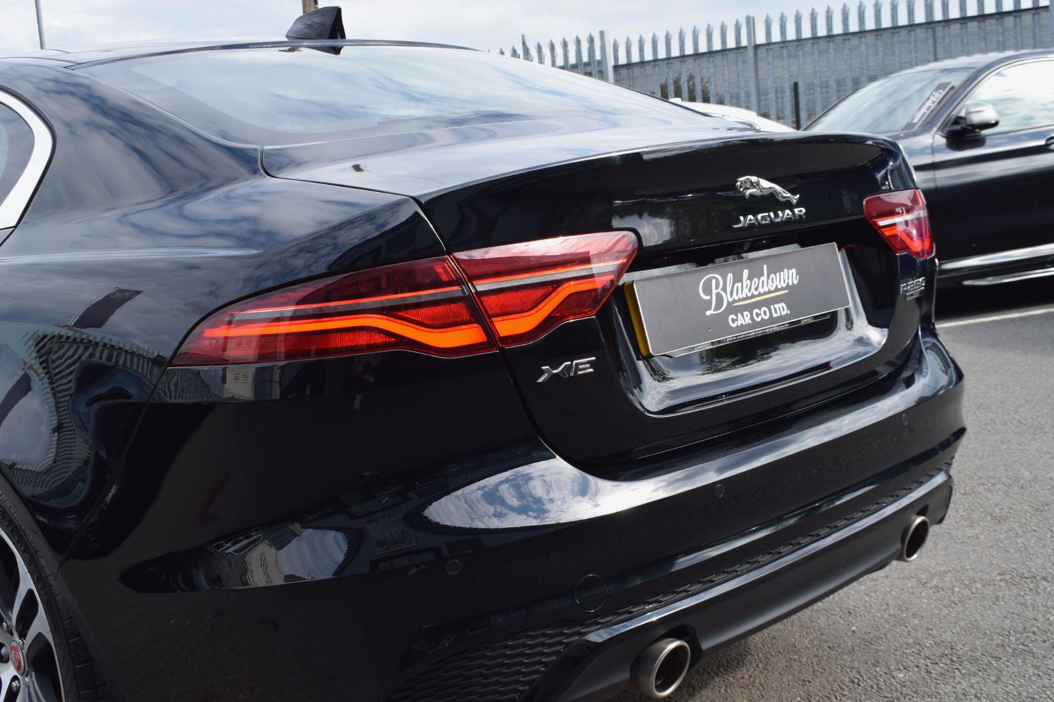 Jaguar Xe view 40