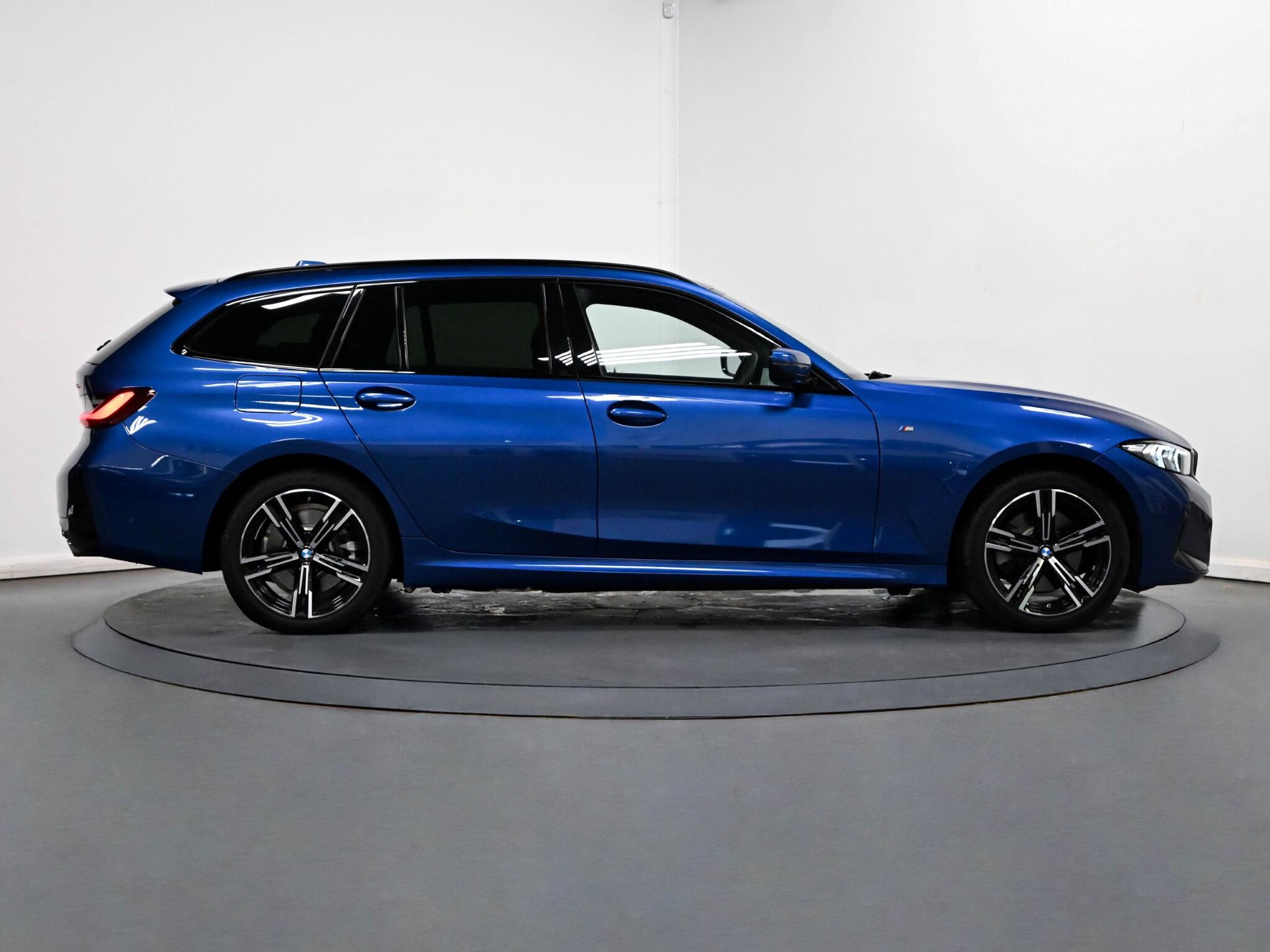 BMW 3 Series view 18