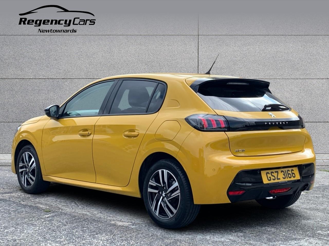 Peugeot 208 view 4