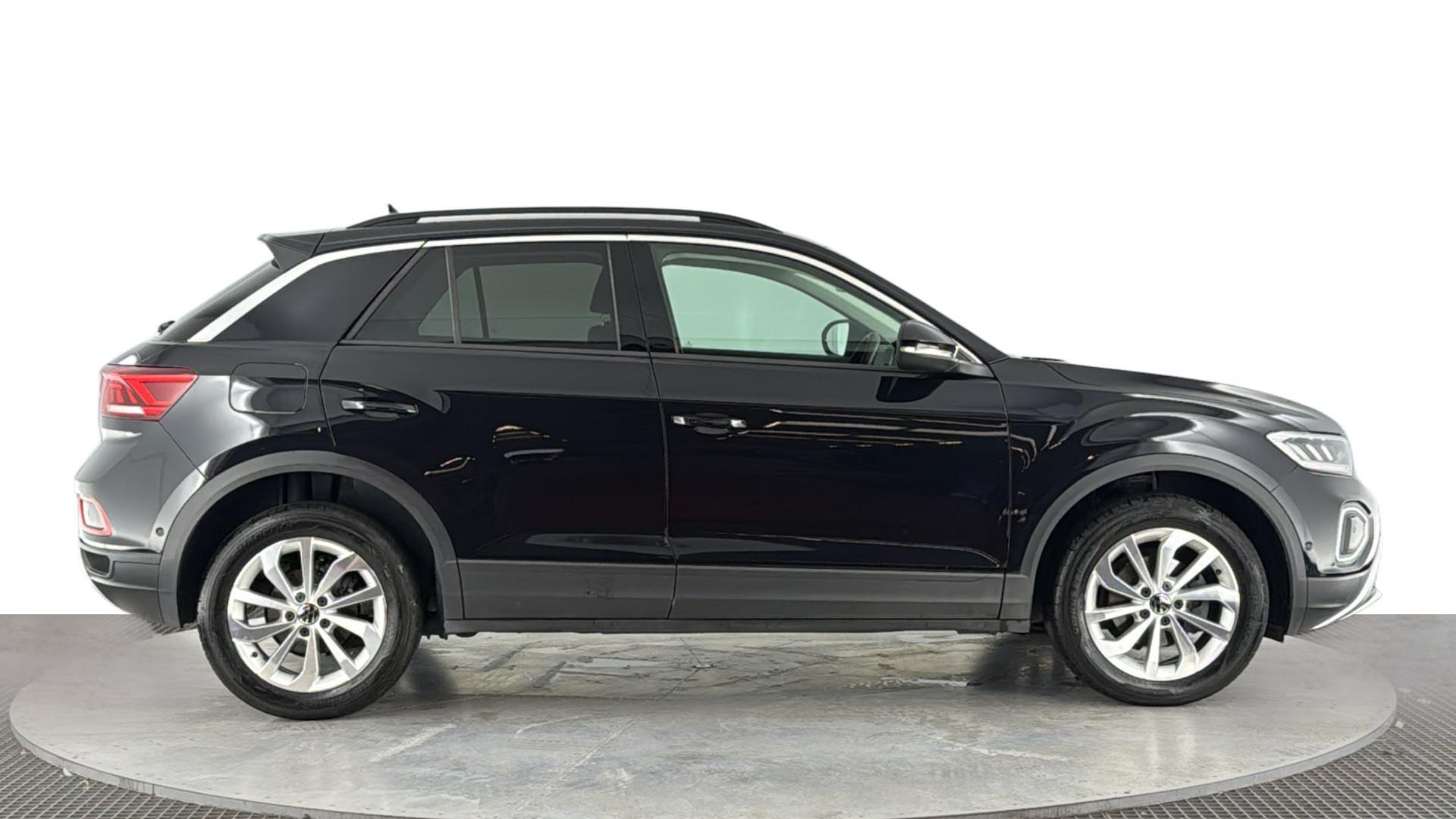 Volkswagen T-Roc view 3