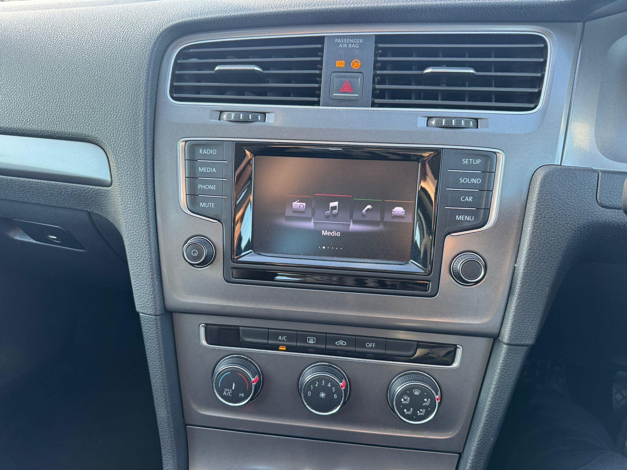 2014 Volkswagen Golf image 18