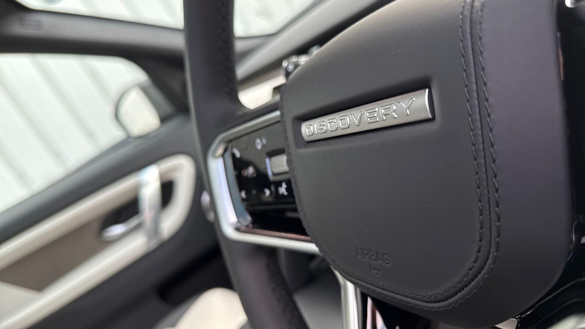 Land Rover Discovery Sport view 25