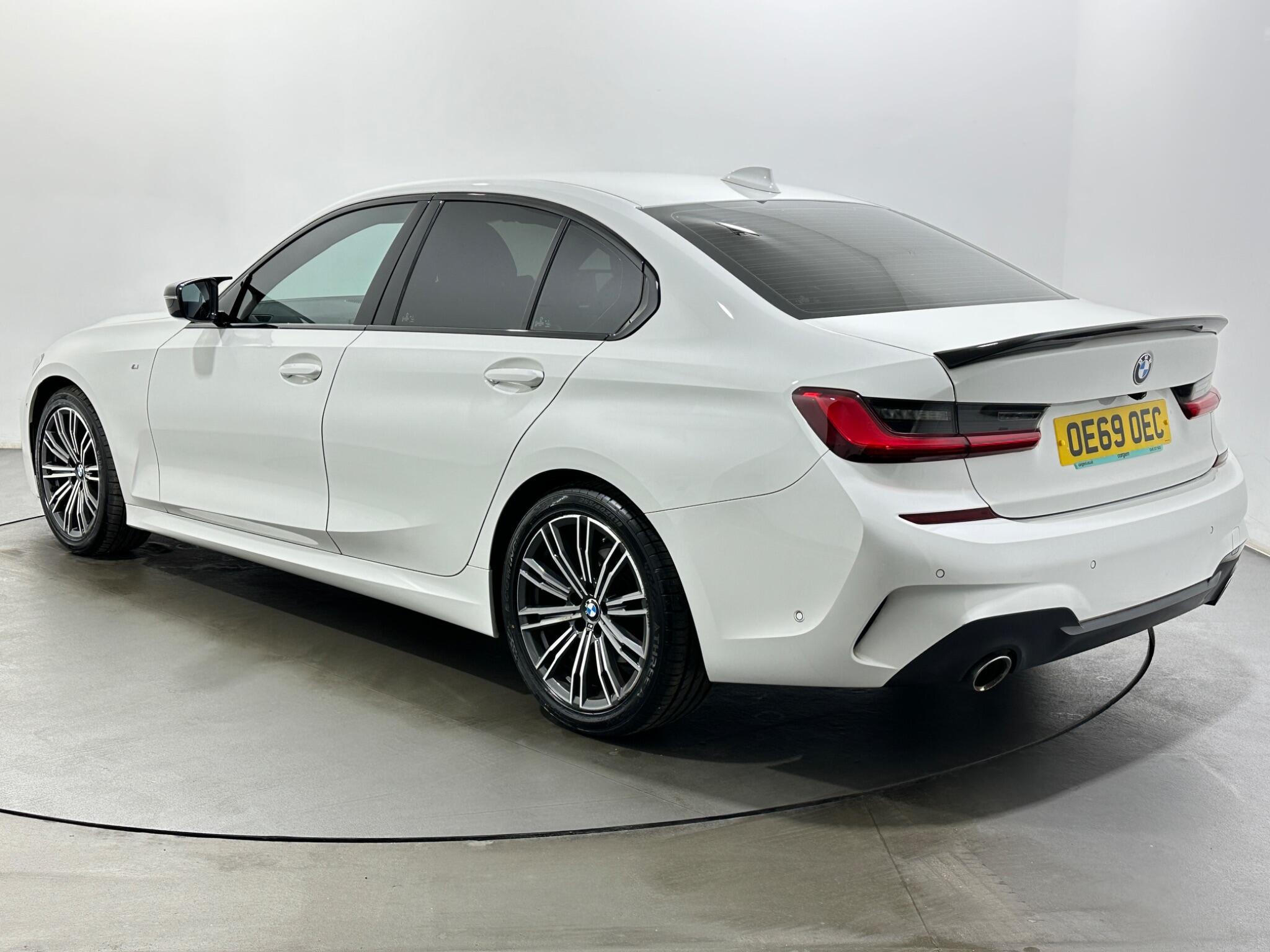 BMW 3 Series view 6