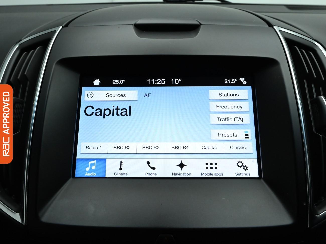 Ford Edge view 3