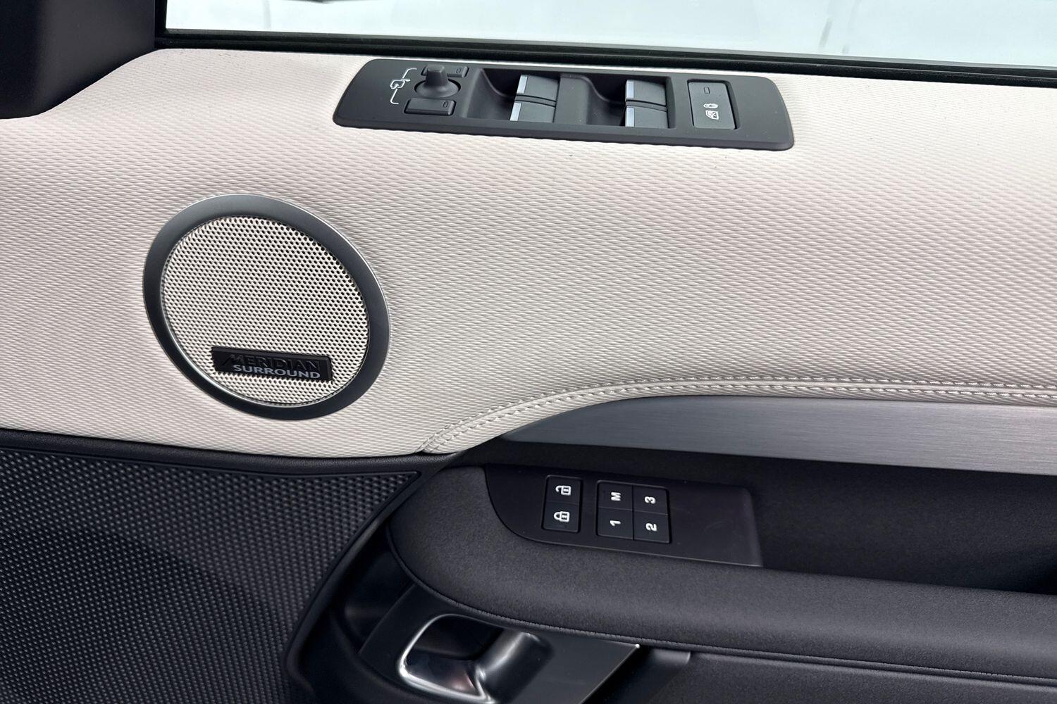 Land Rover Discovery view 21