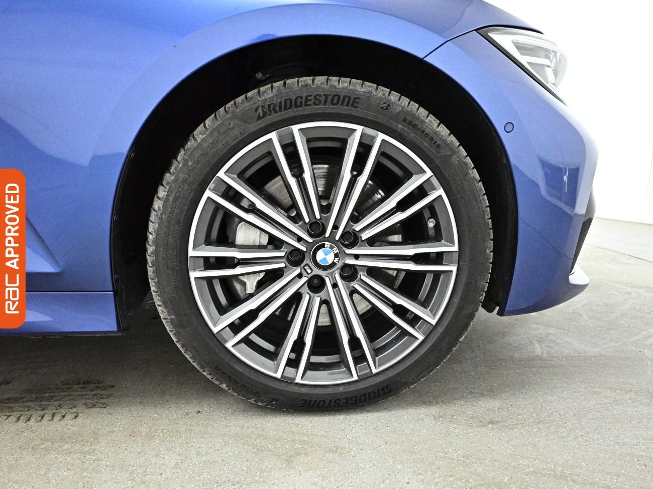 BMW 3 Series view 32