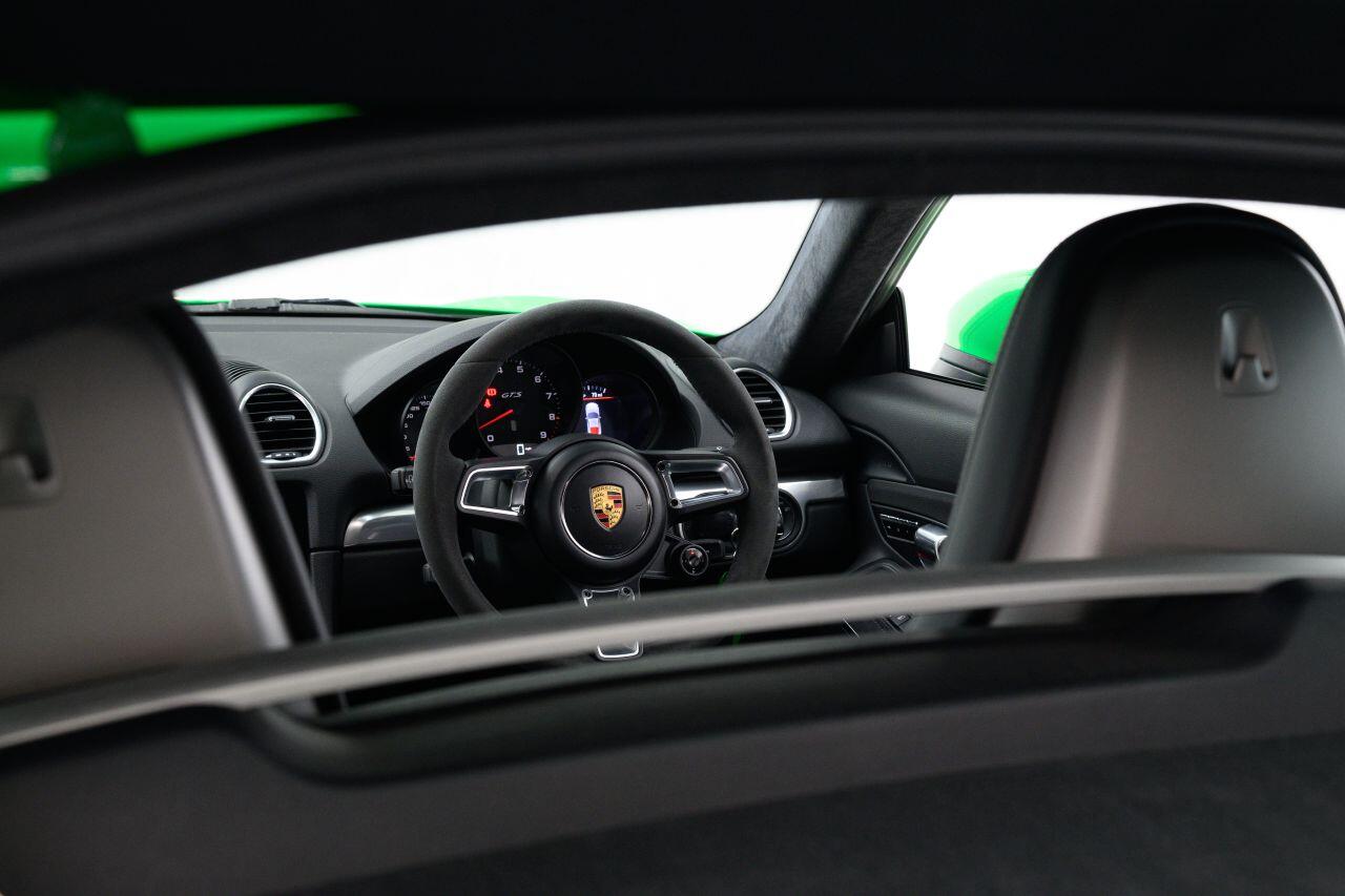 Porsche Cayman view 29
