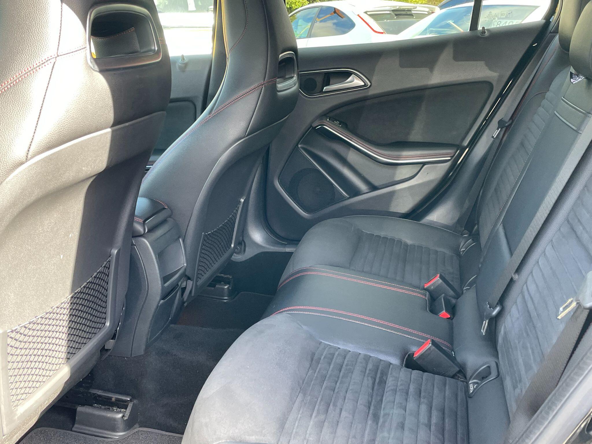 Mercedes-Benz Gla view 23