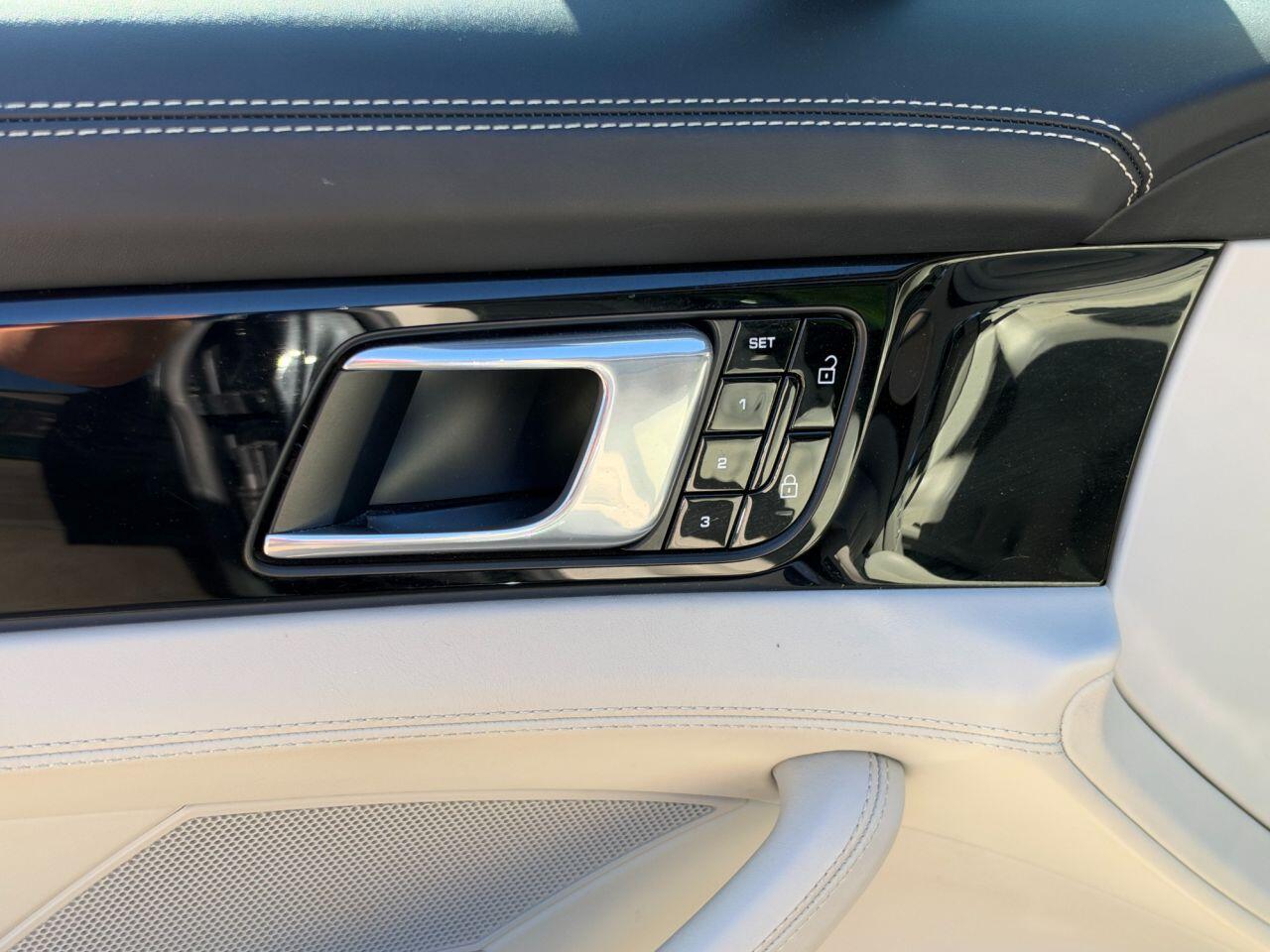 Porsche Panamera view 31