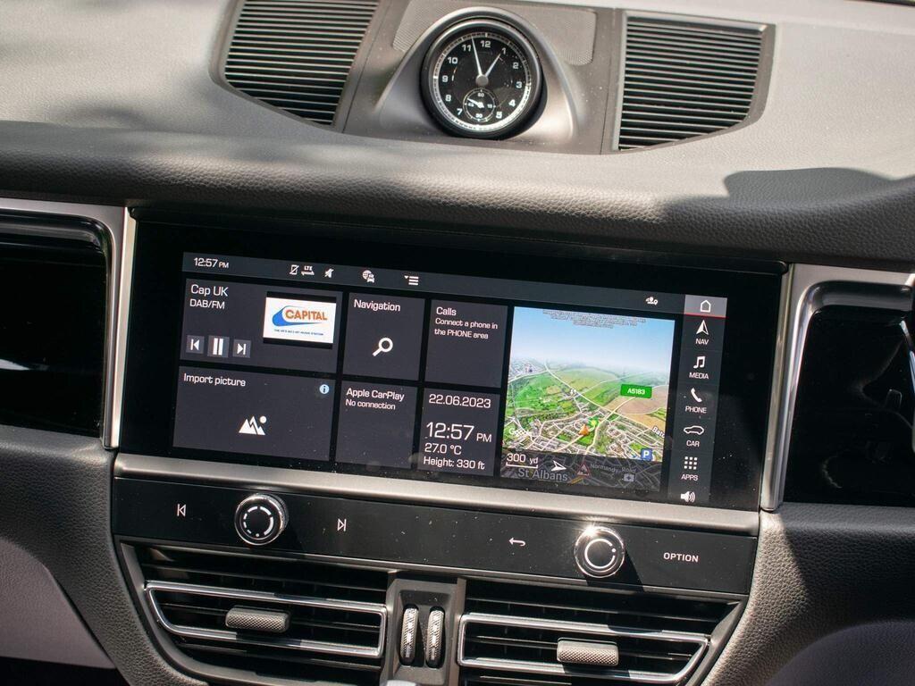 Porsche Macan view 35