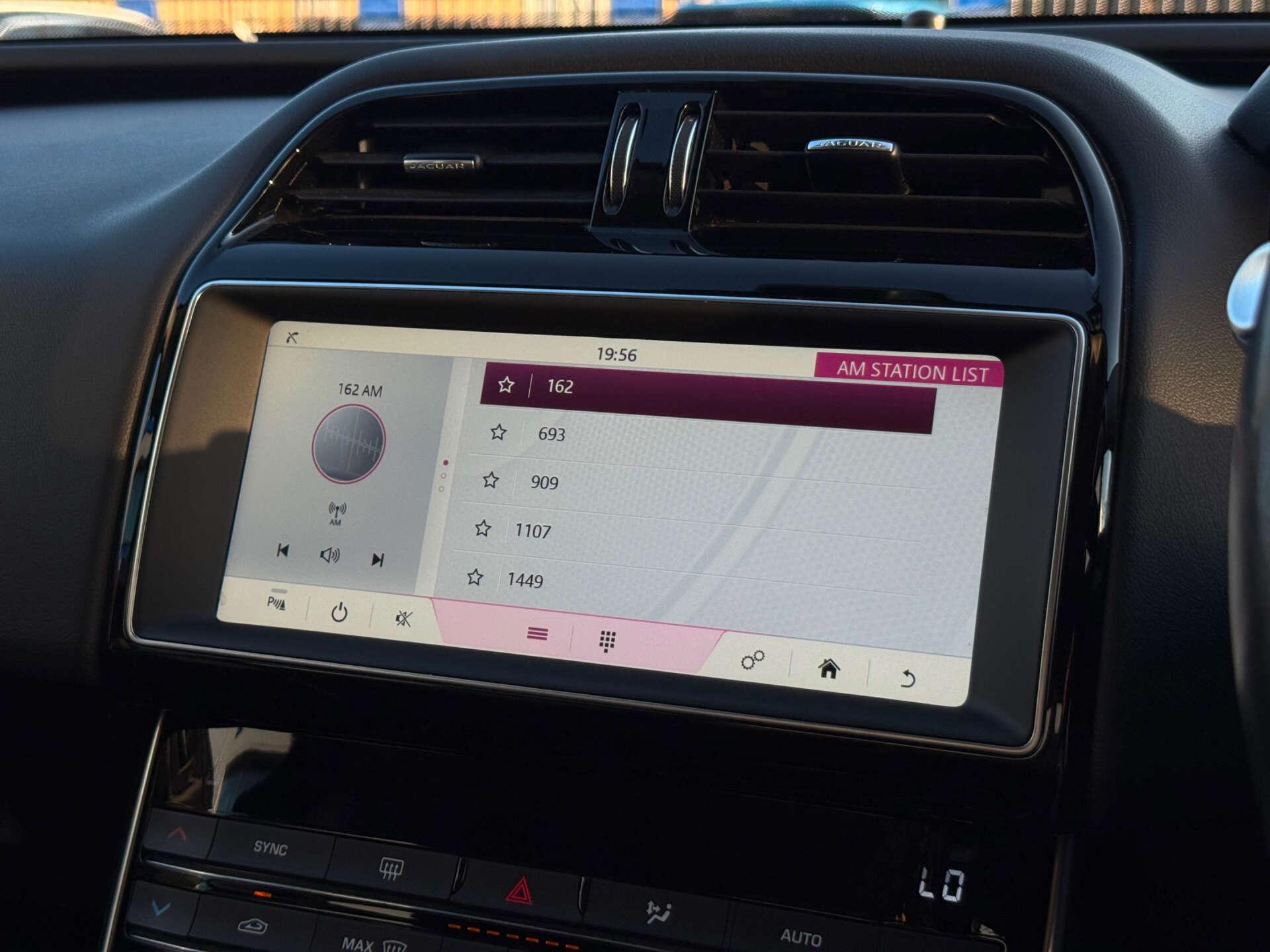 Jaguar Xe view 71