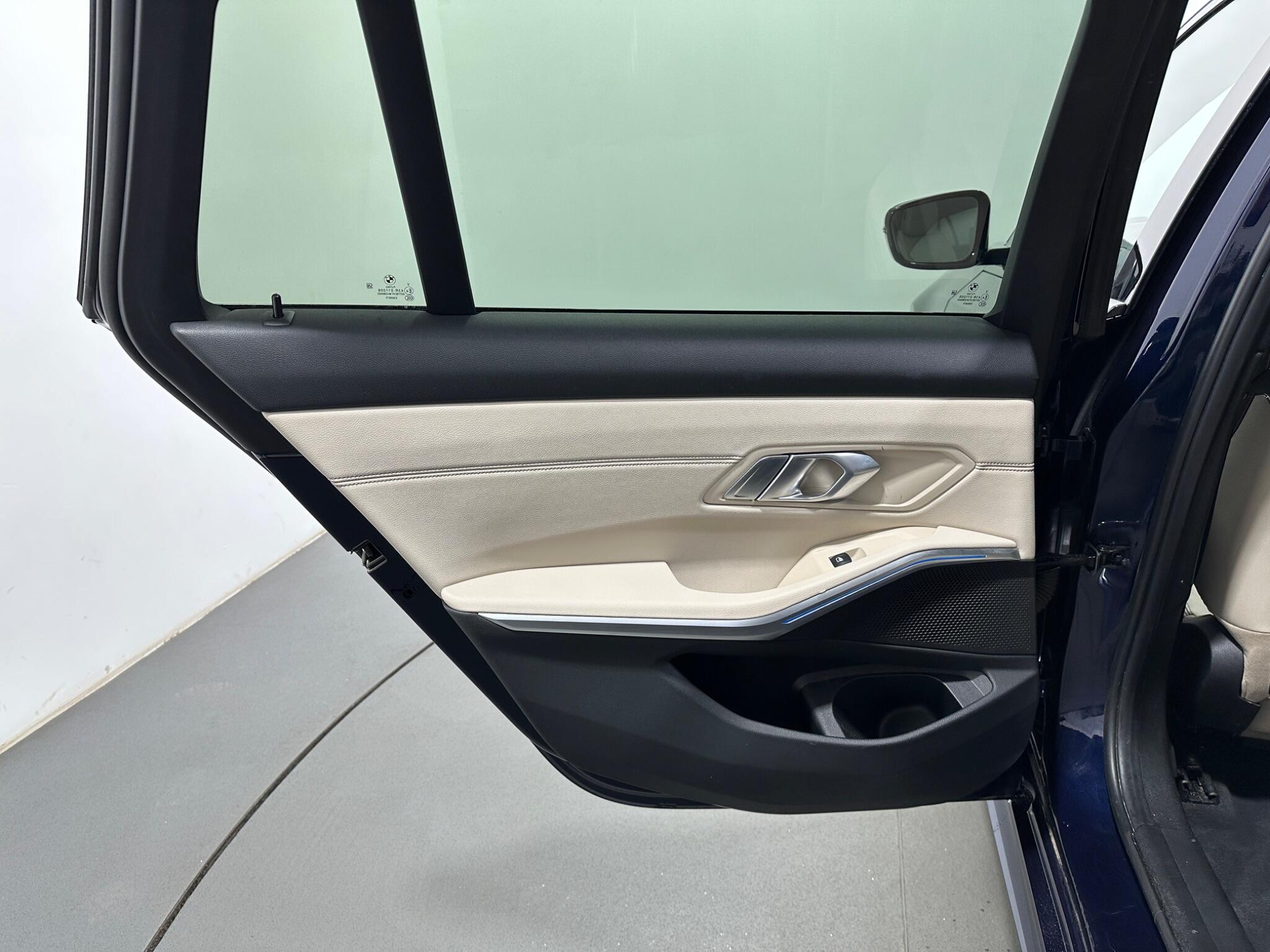 BMW 3 Series view 43