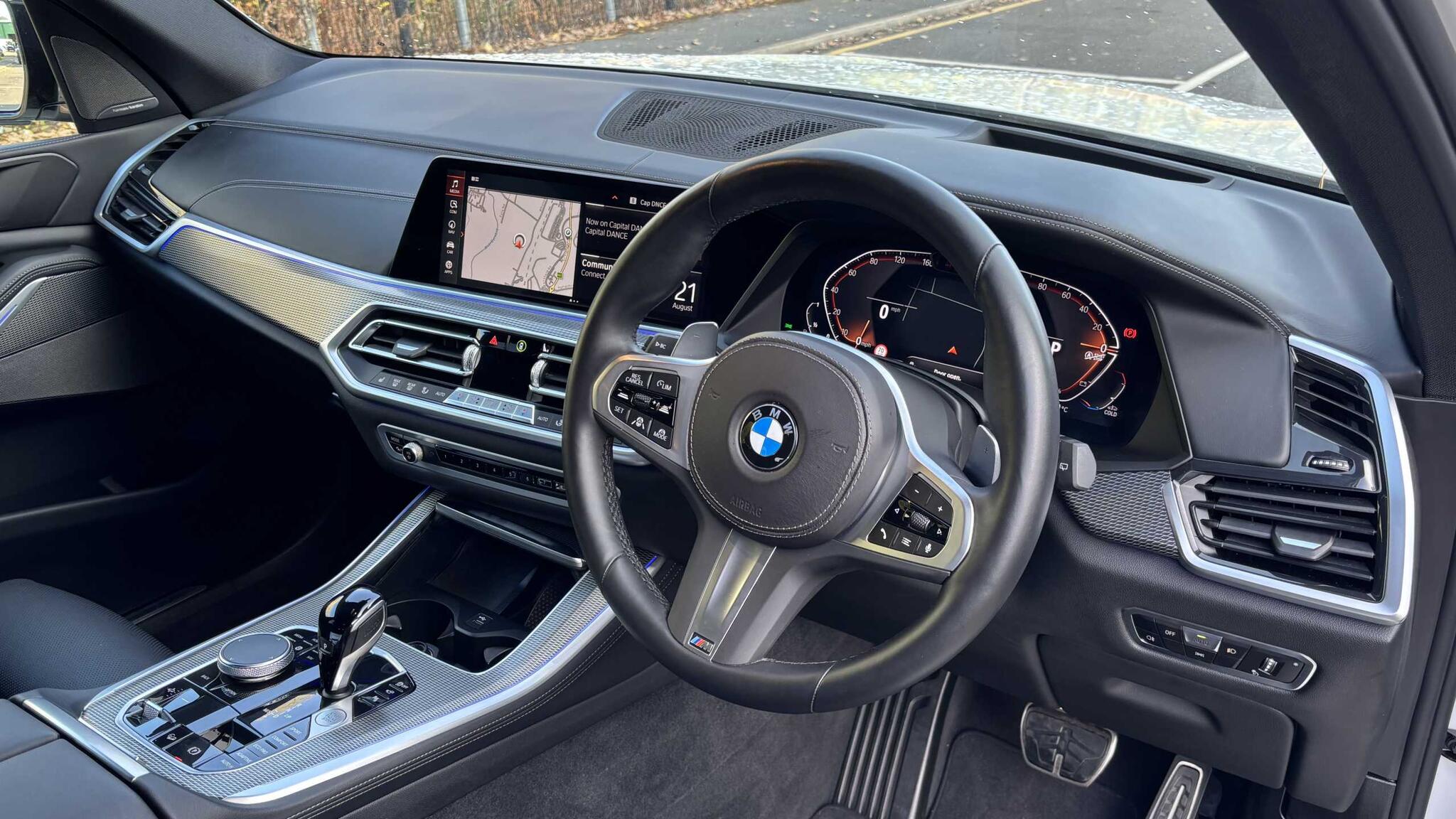 BMW X5 view 8