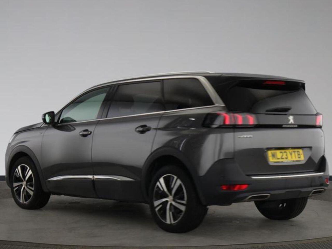Peugeot 5008 view 3