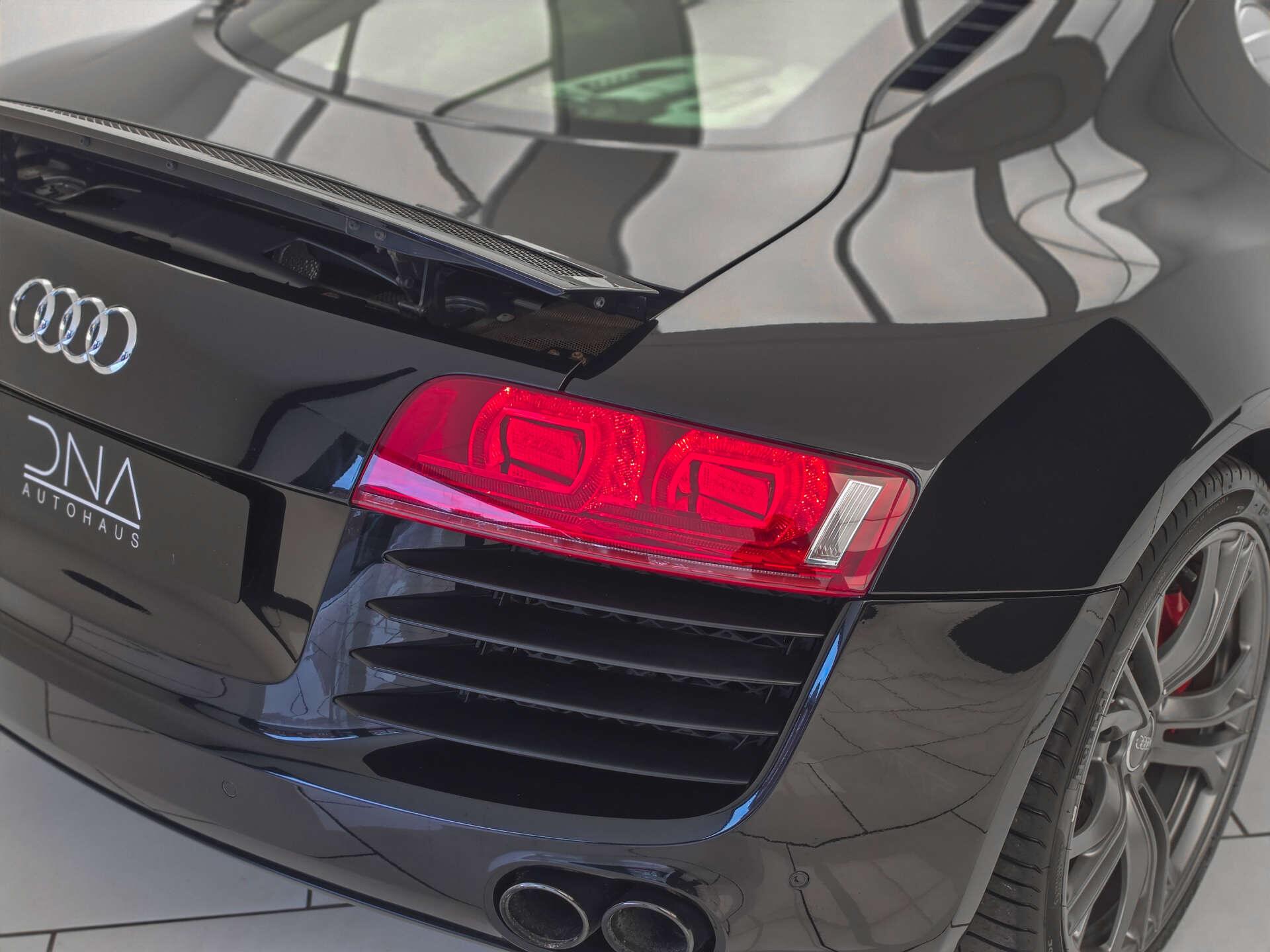 Audi R8 view 45