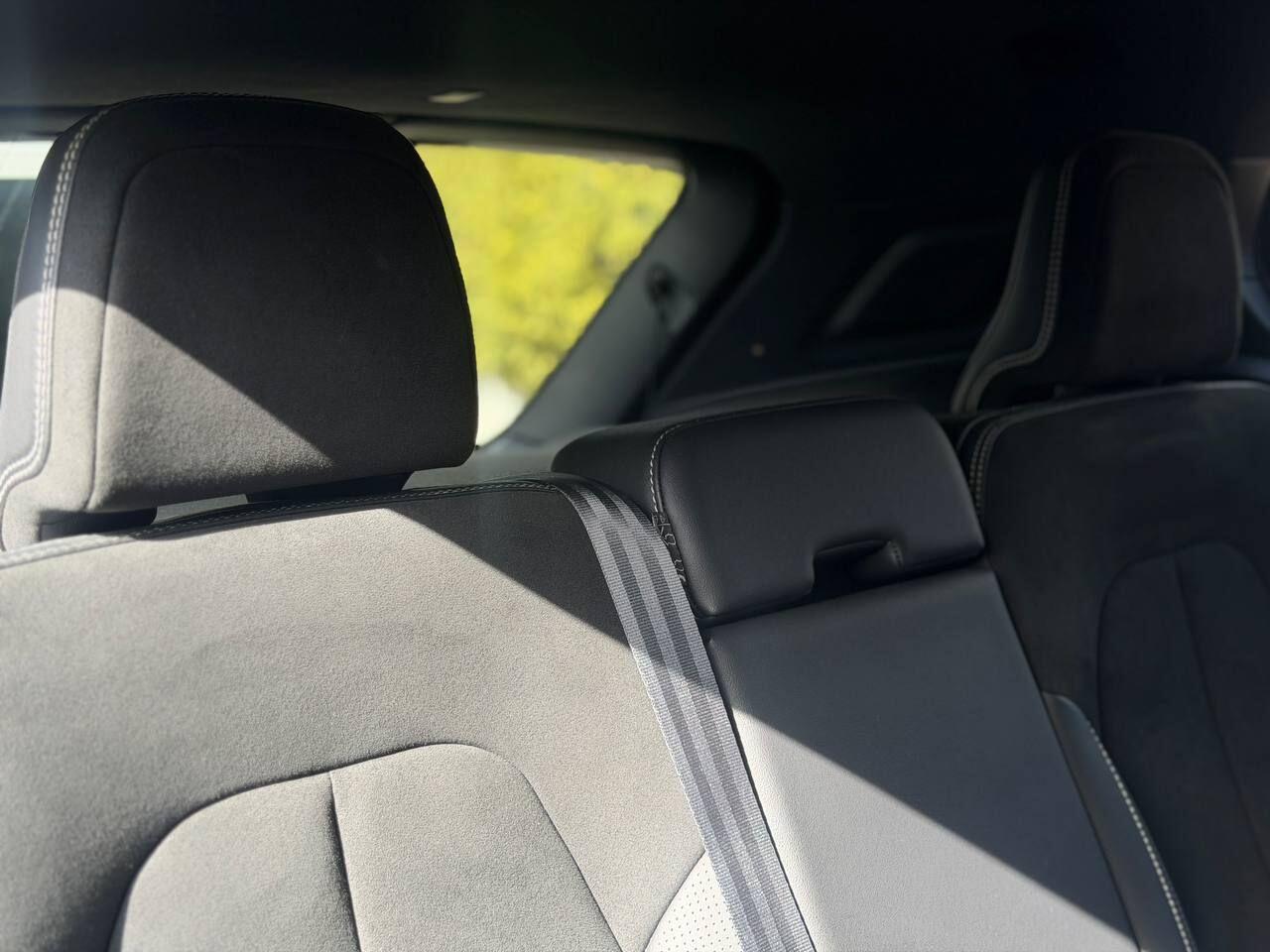 Volvo XC40 view 21