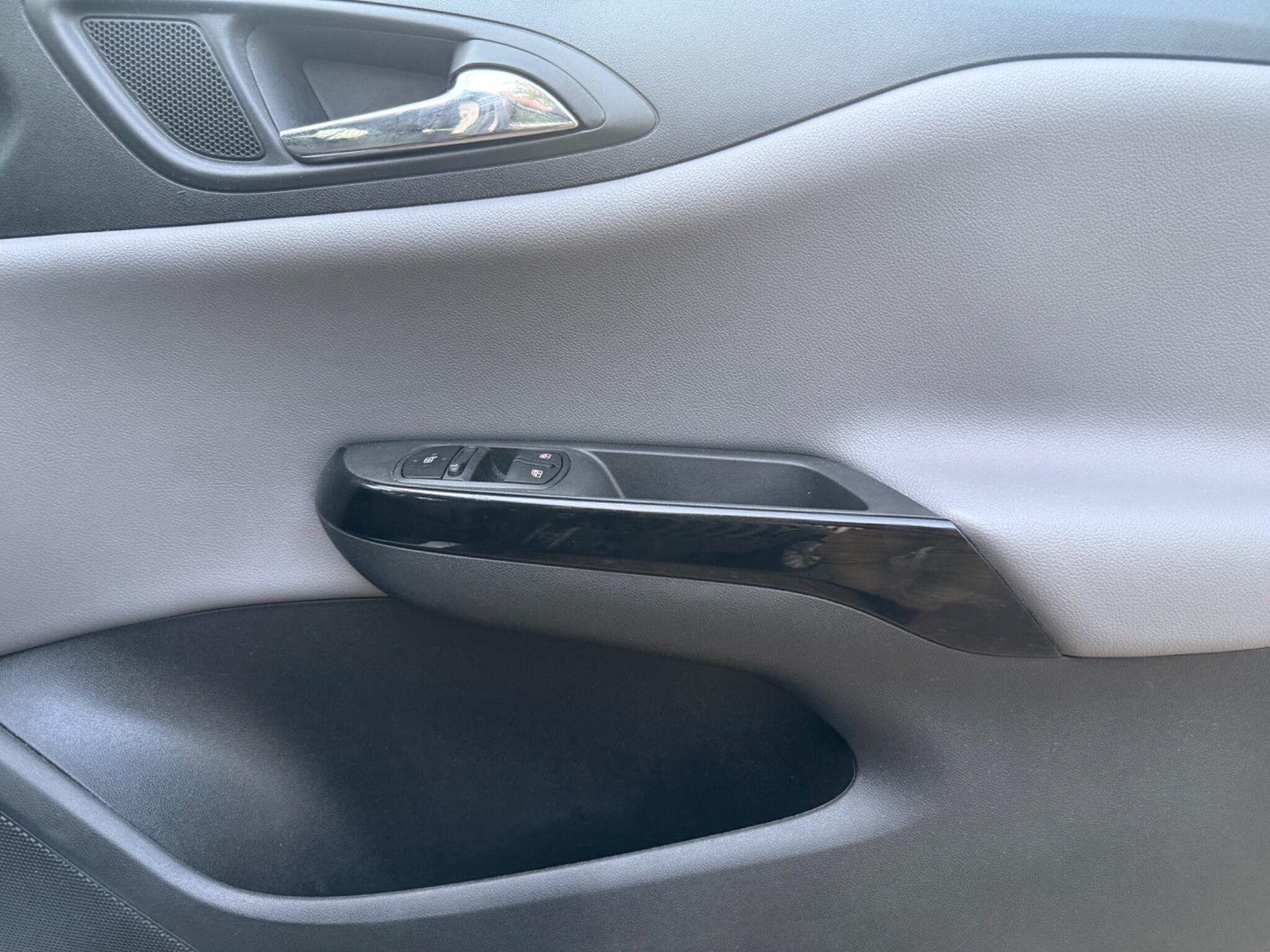 2016 Vauxhall Corsa image 27