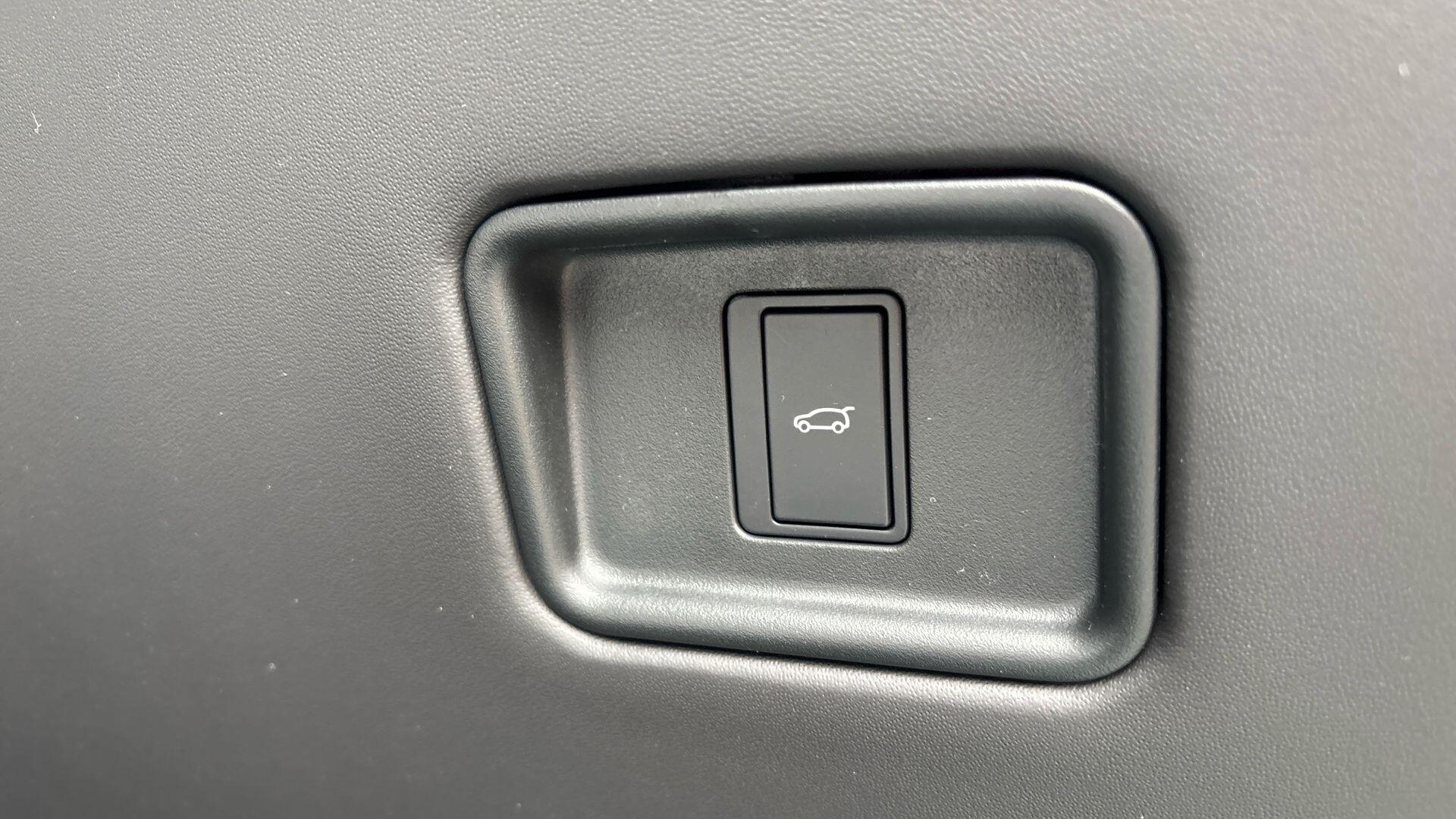 Land Rover Range Rover Sport view 22