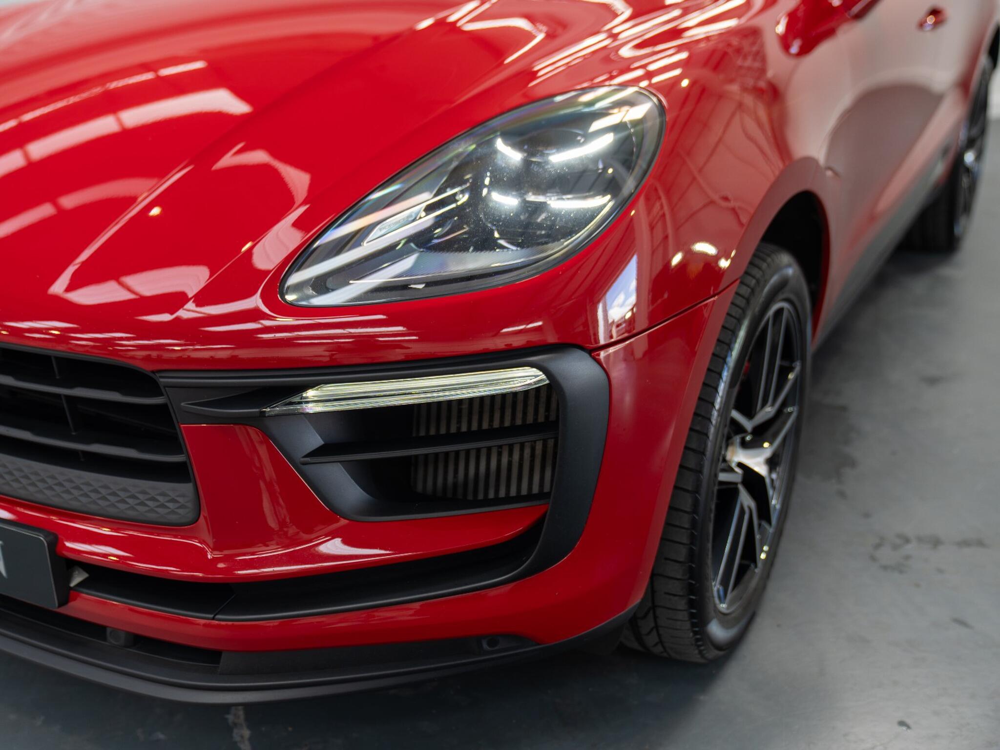 Porsche Macan view 3