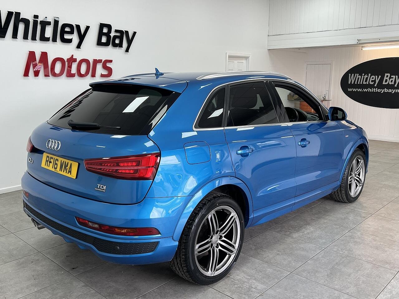 Audi Q3 view 3