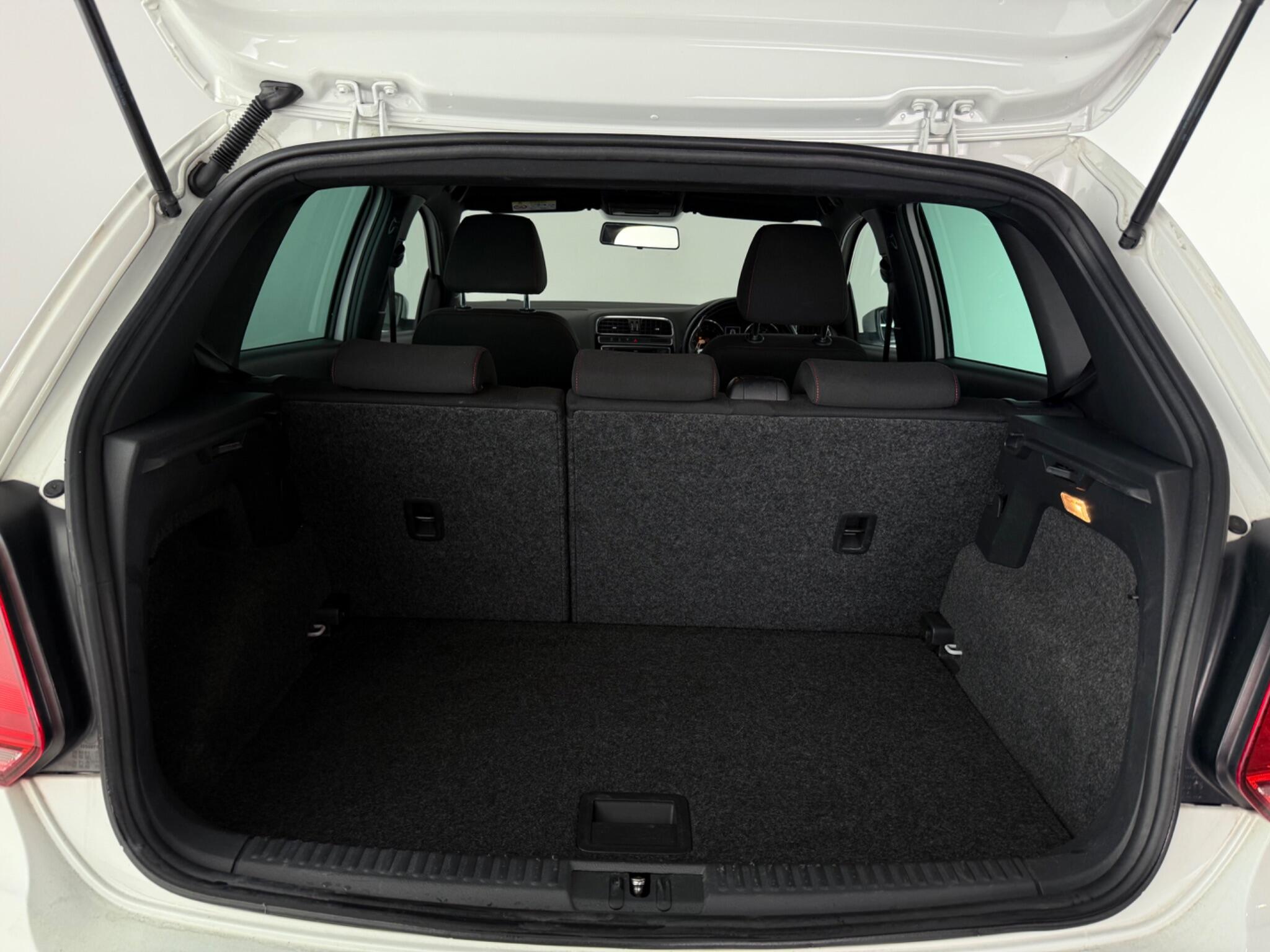 Volkswagen Polo view 8