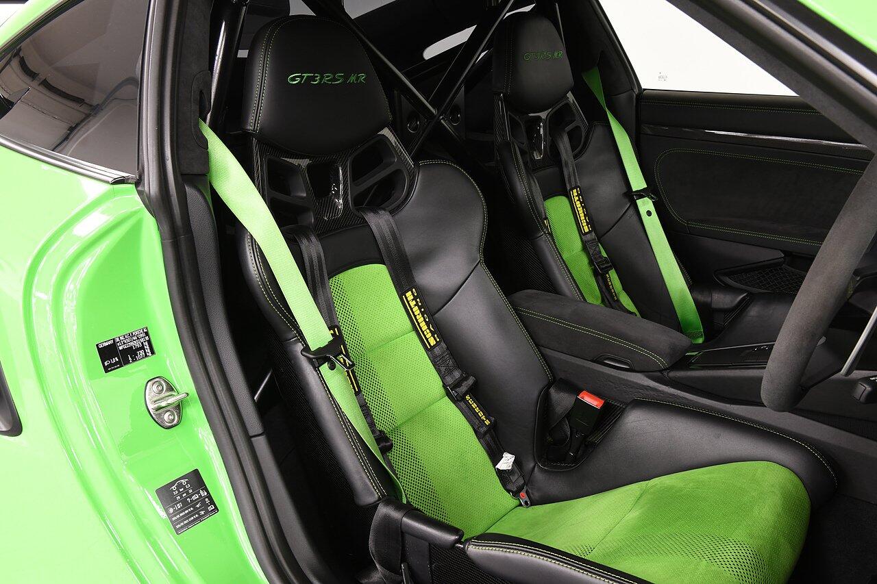 Porsche 911 view 8