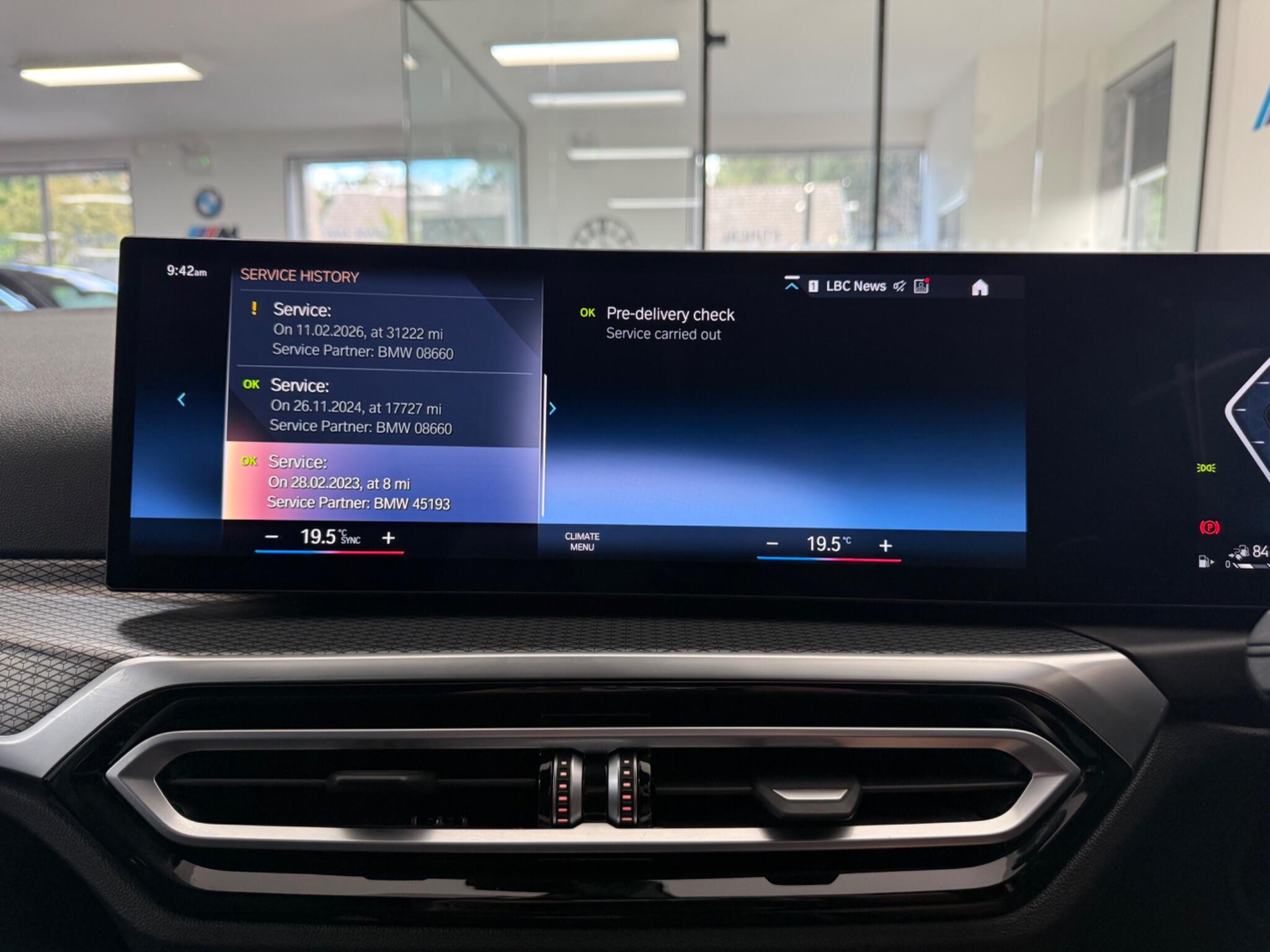 BMW 3 Series view 15