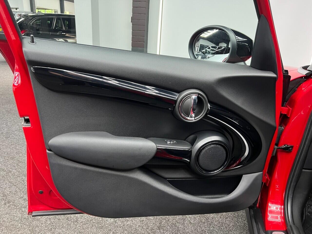 Mini Hatch view 26