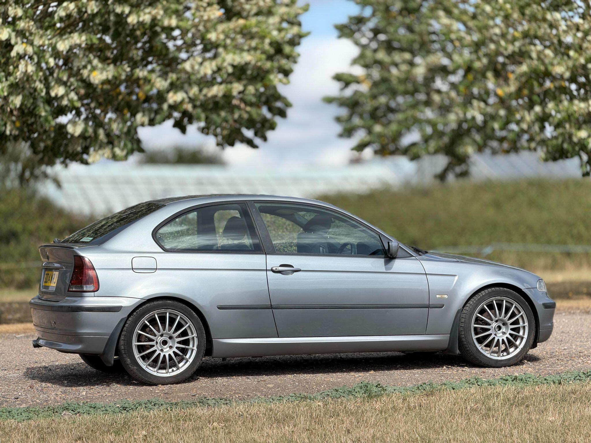 BMW 3 Series view 4