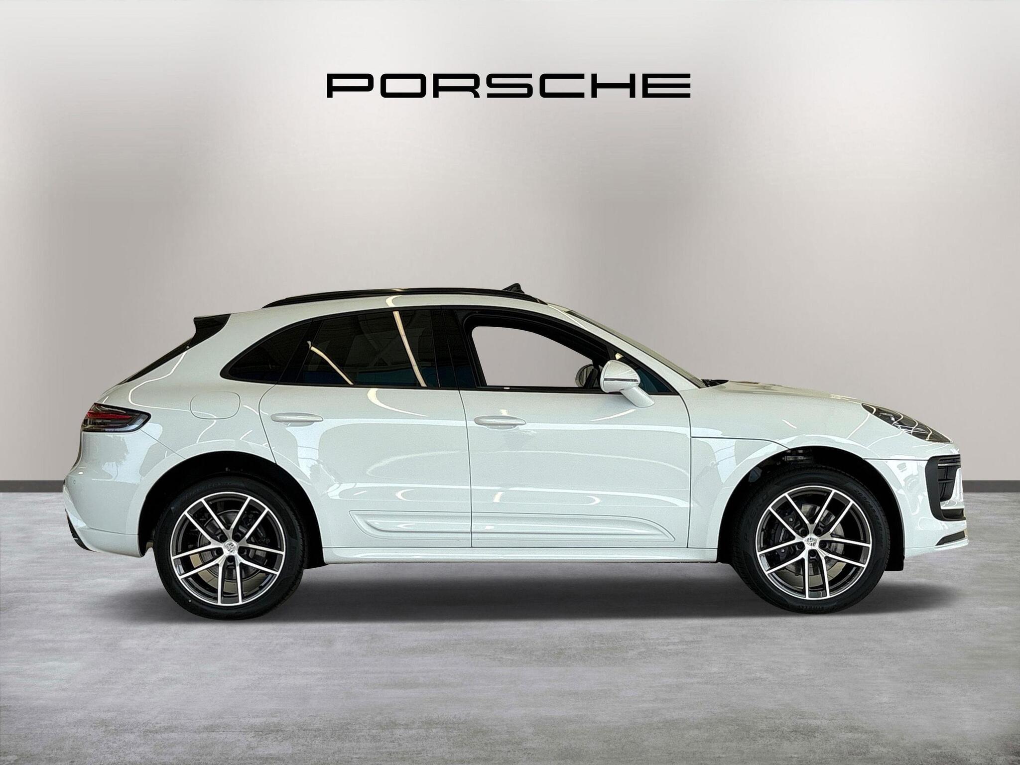 Porsche Macan view 8