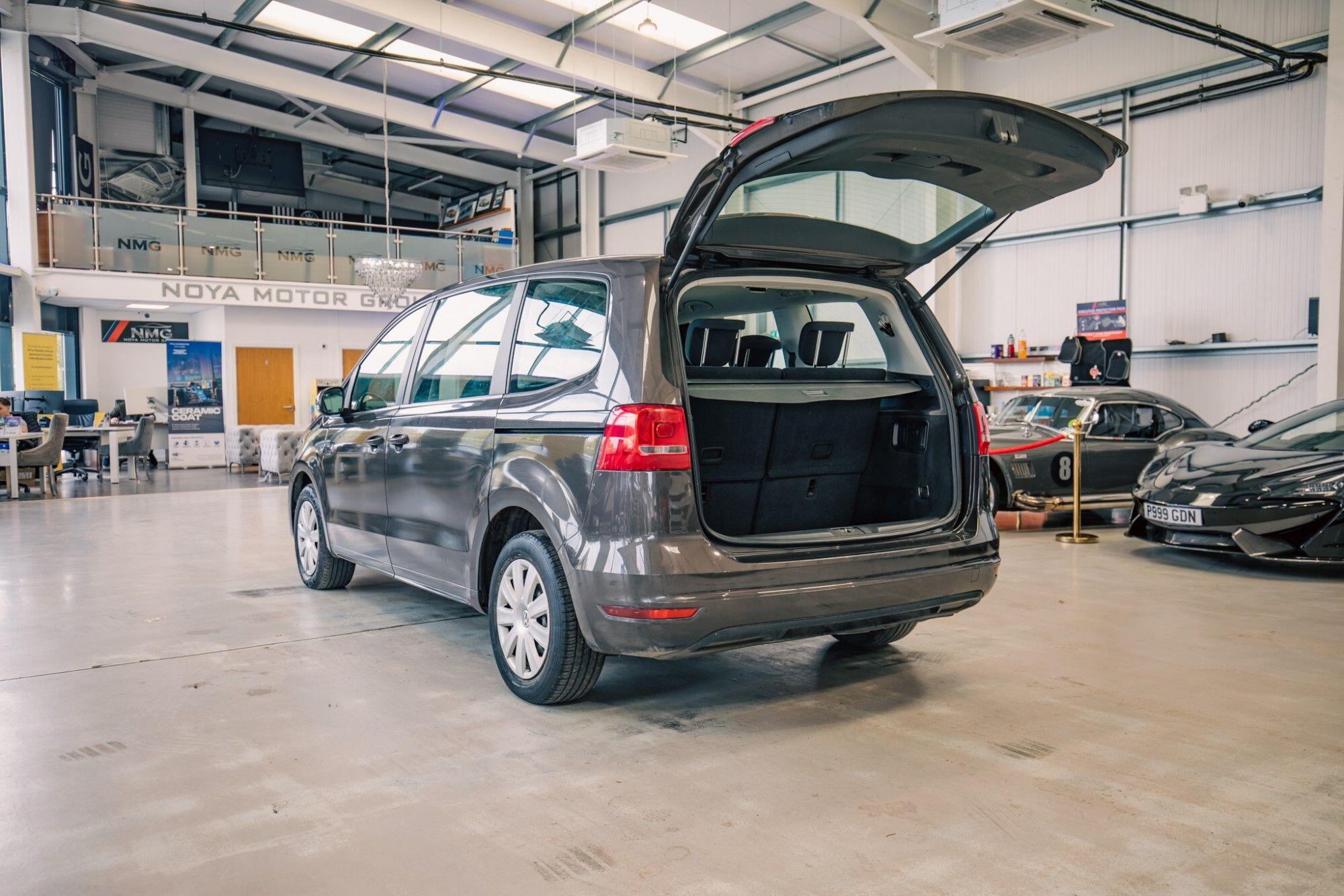 Volkswagen Sharan view 28