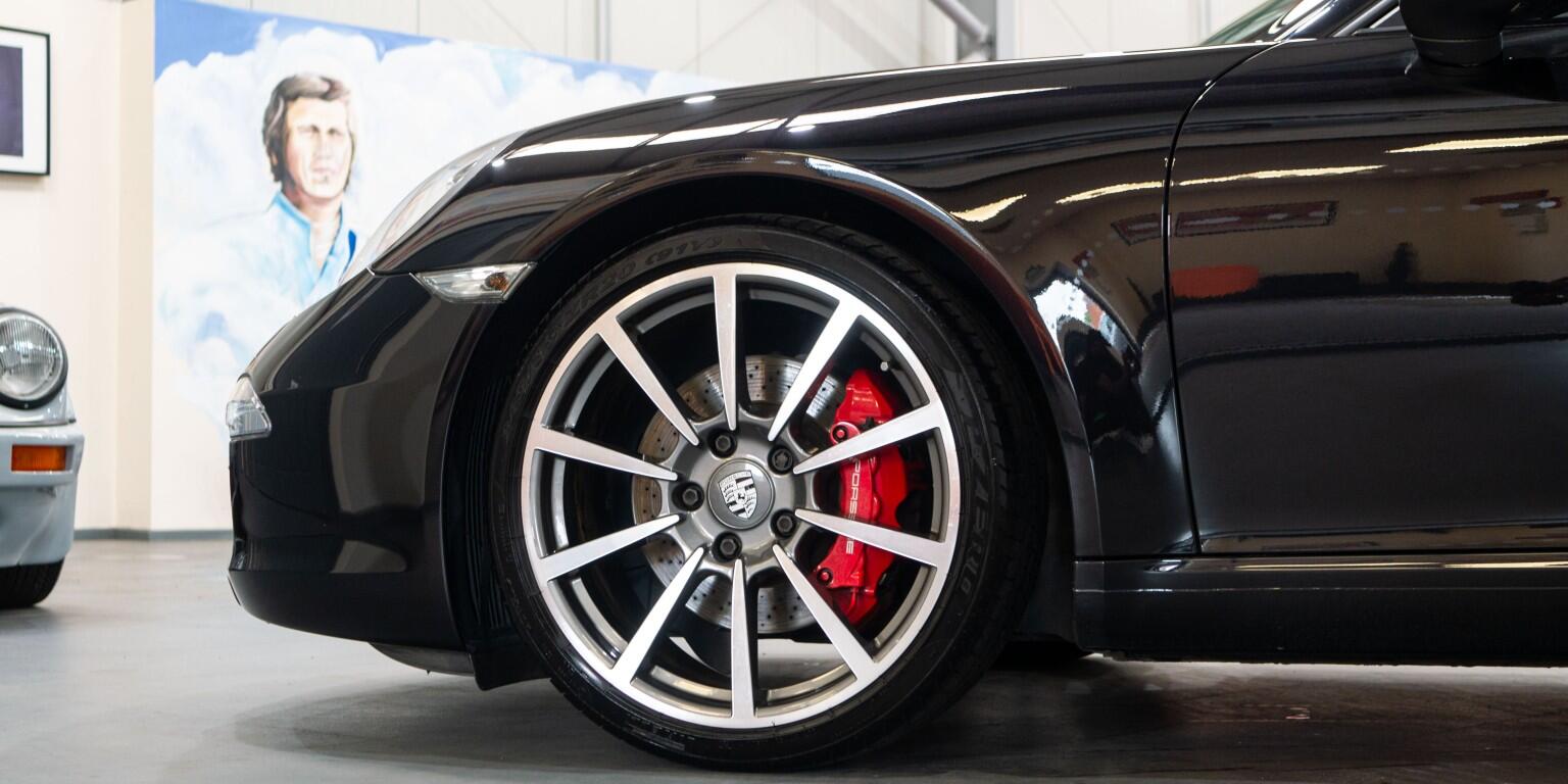 Porsche 911 view 9