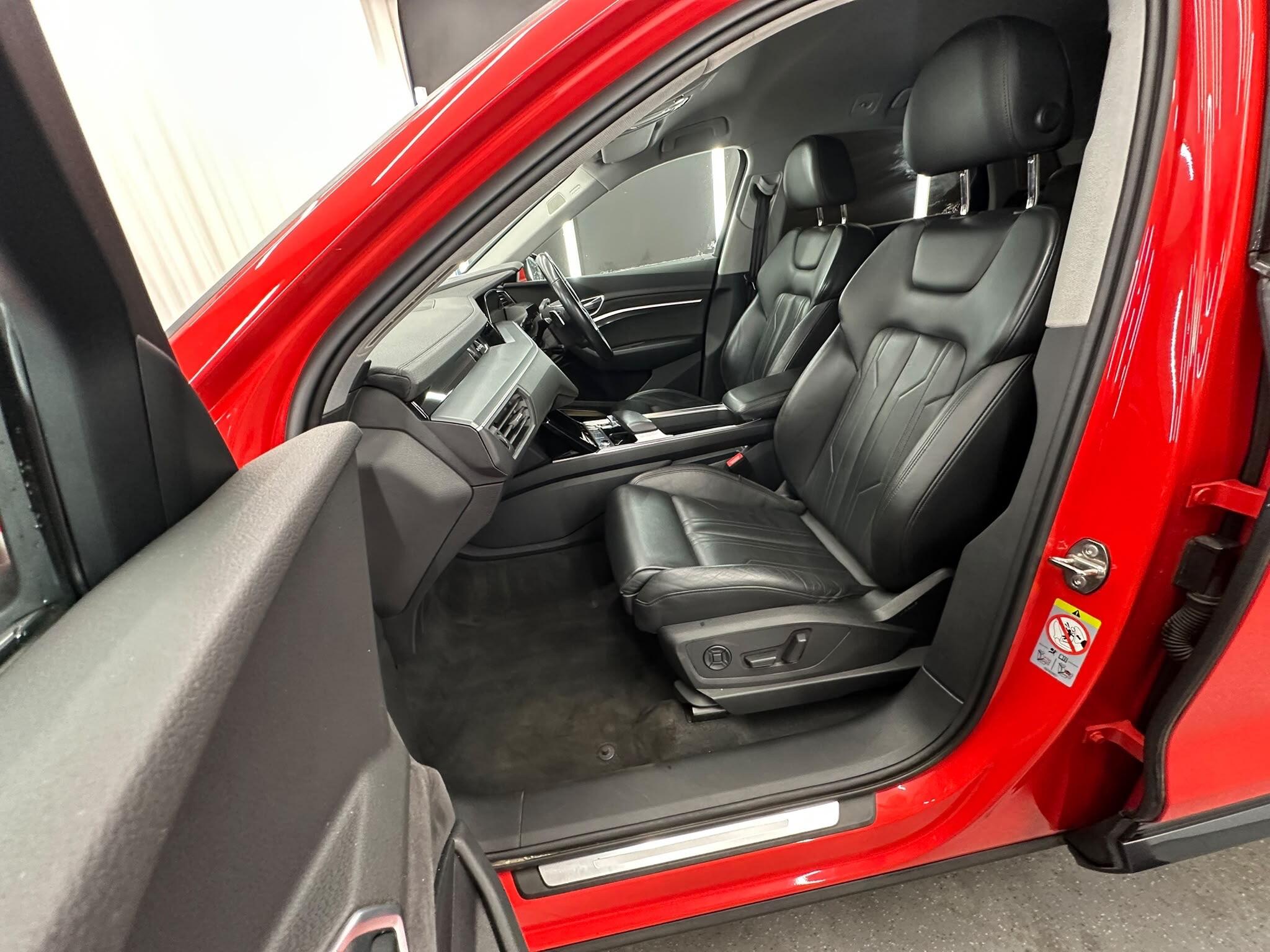 Audi E-Tron view 31