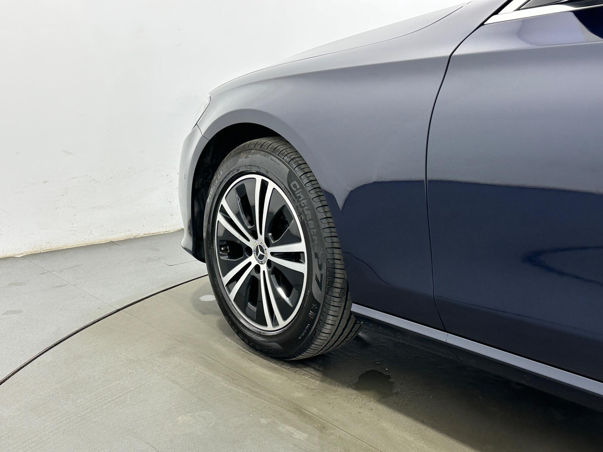 Mercedes-Benz E-Class view 52