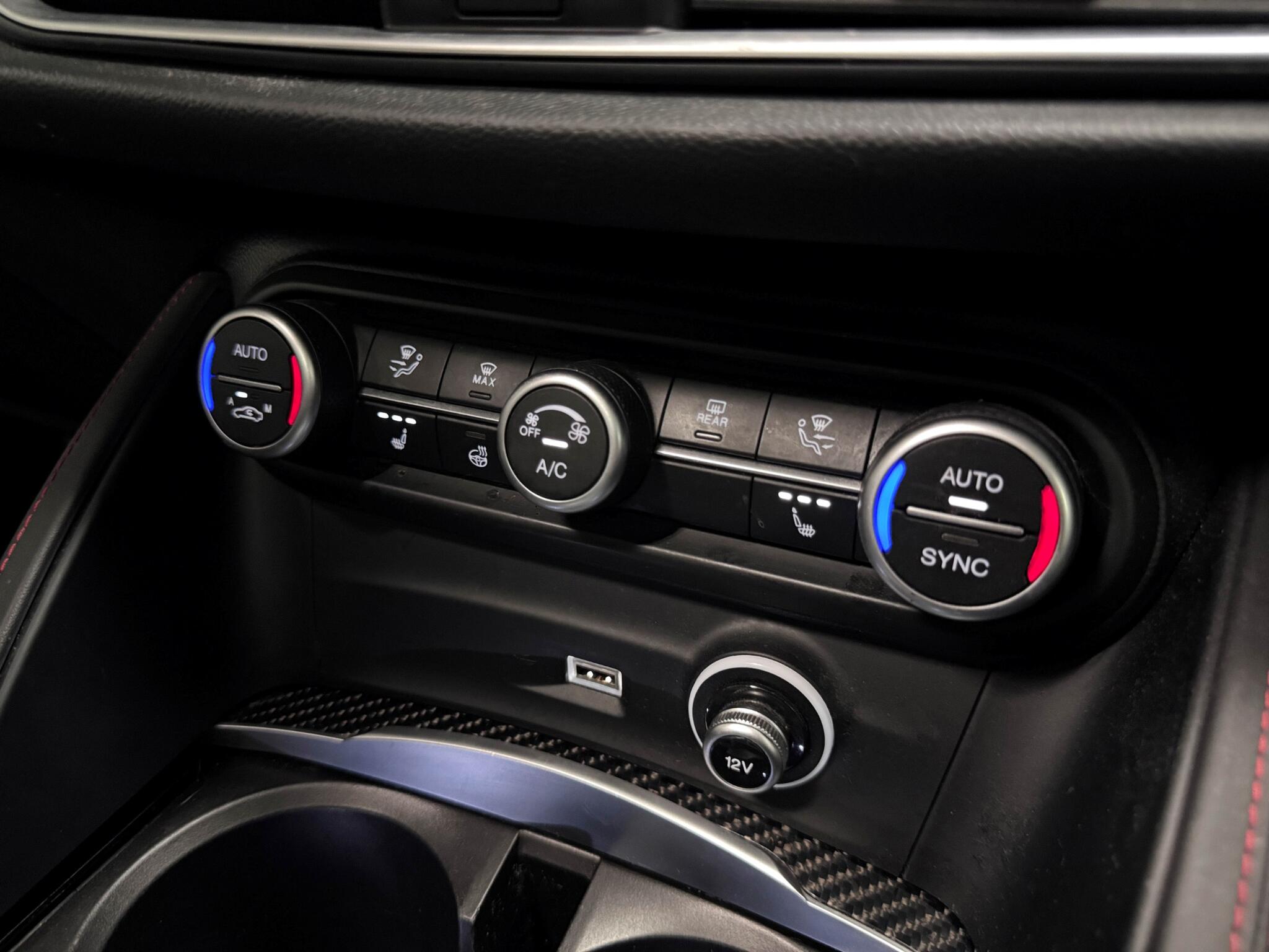 Alfa Romeo Stelvio view 41