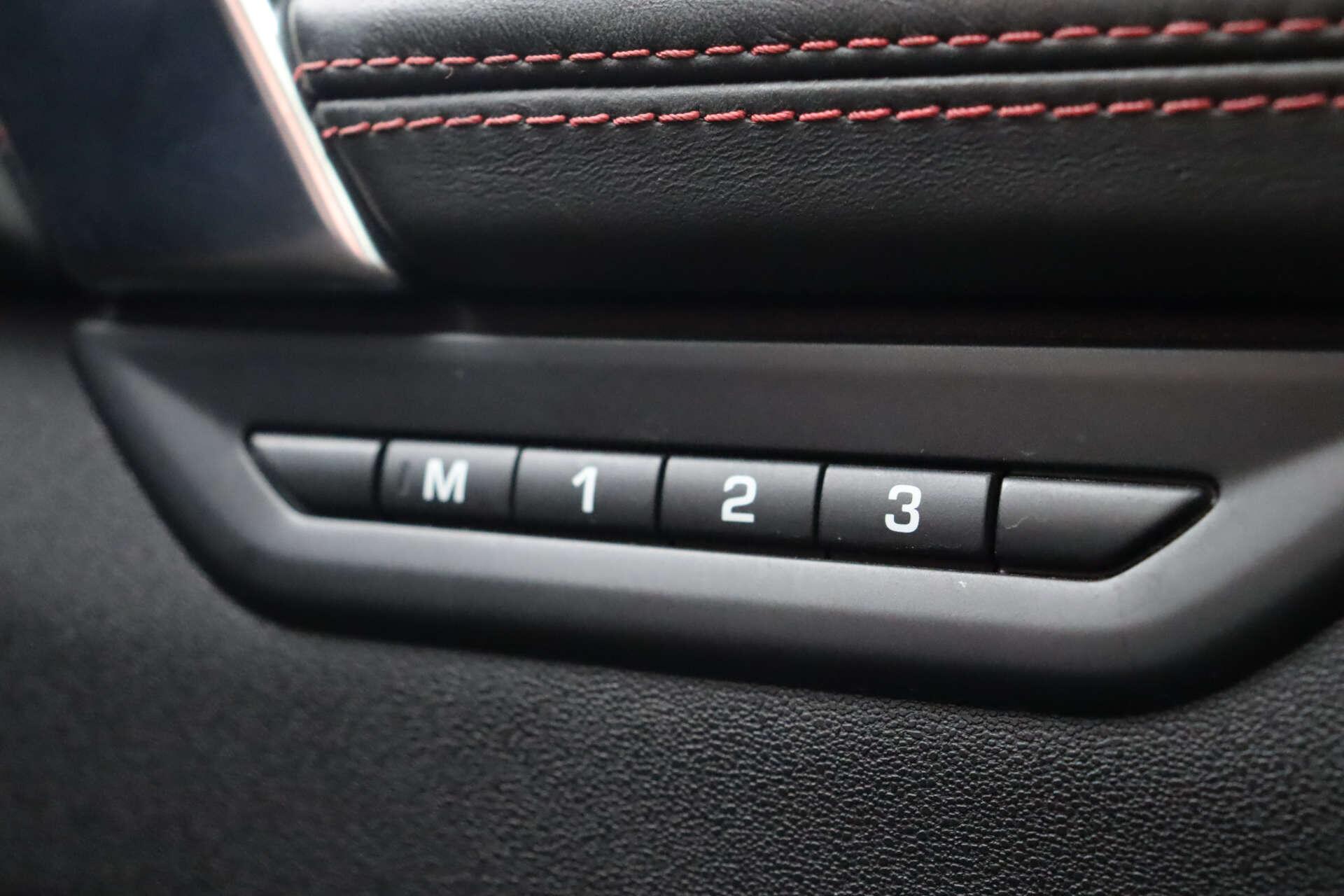 Land Rover Discovery Sport view 19
