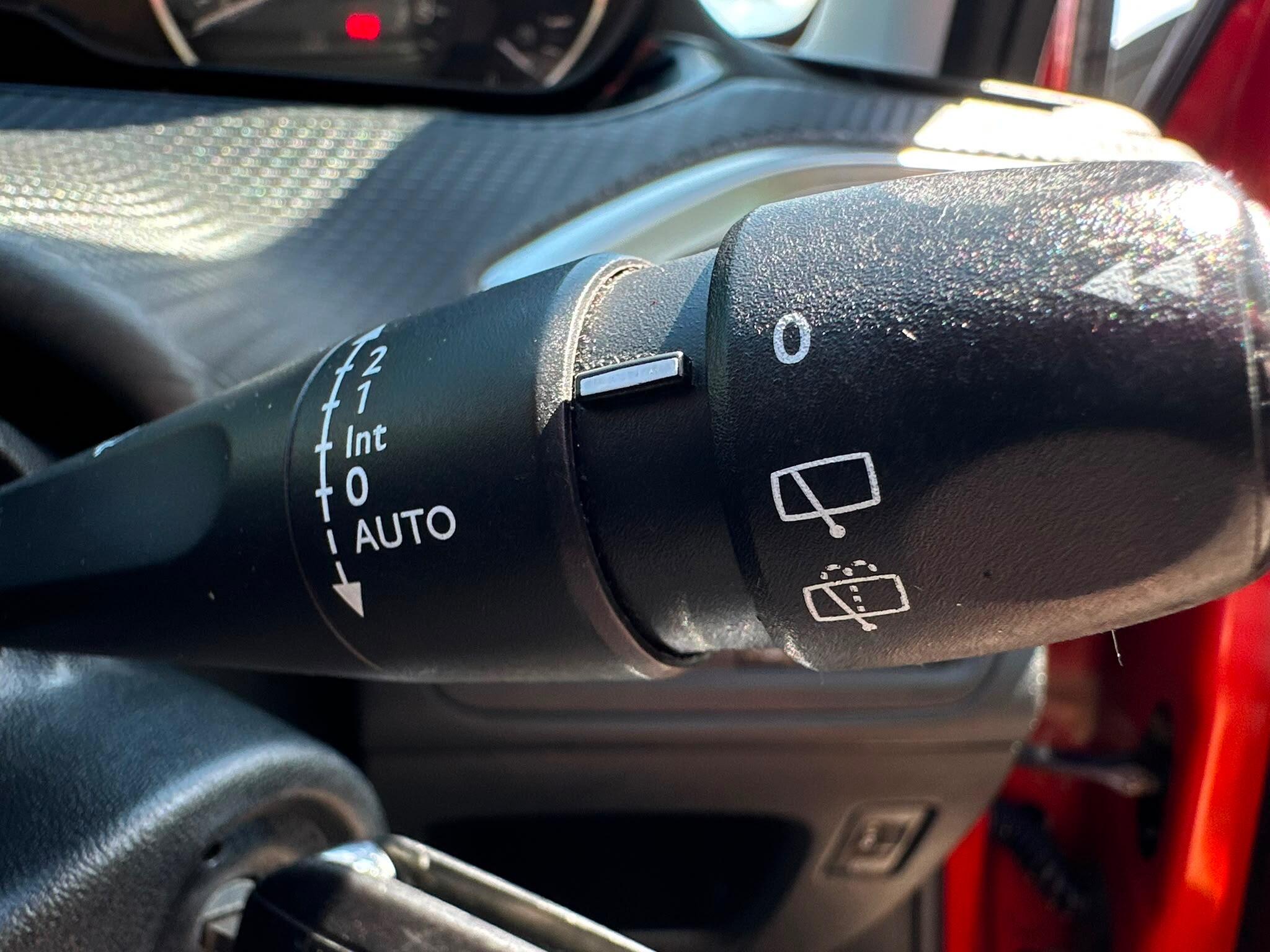 Peugeot 208 view 25