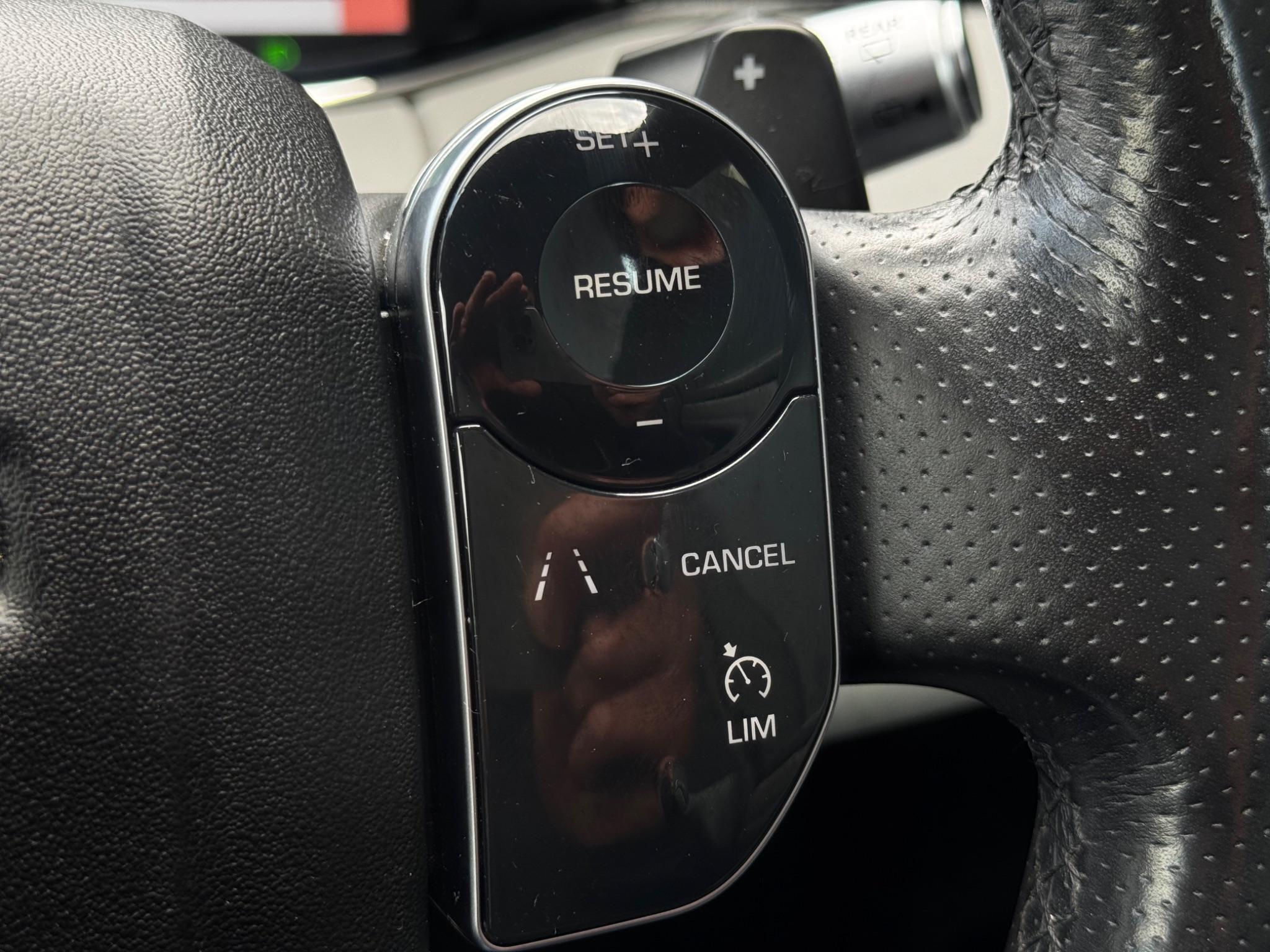 Land Rover Range Rover Evoque view 18