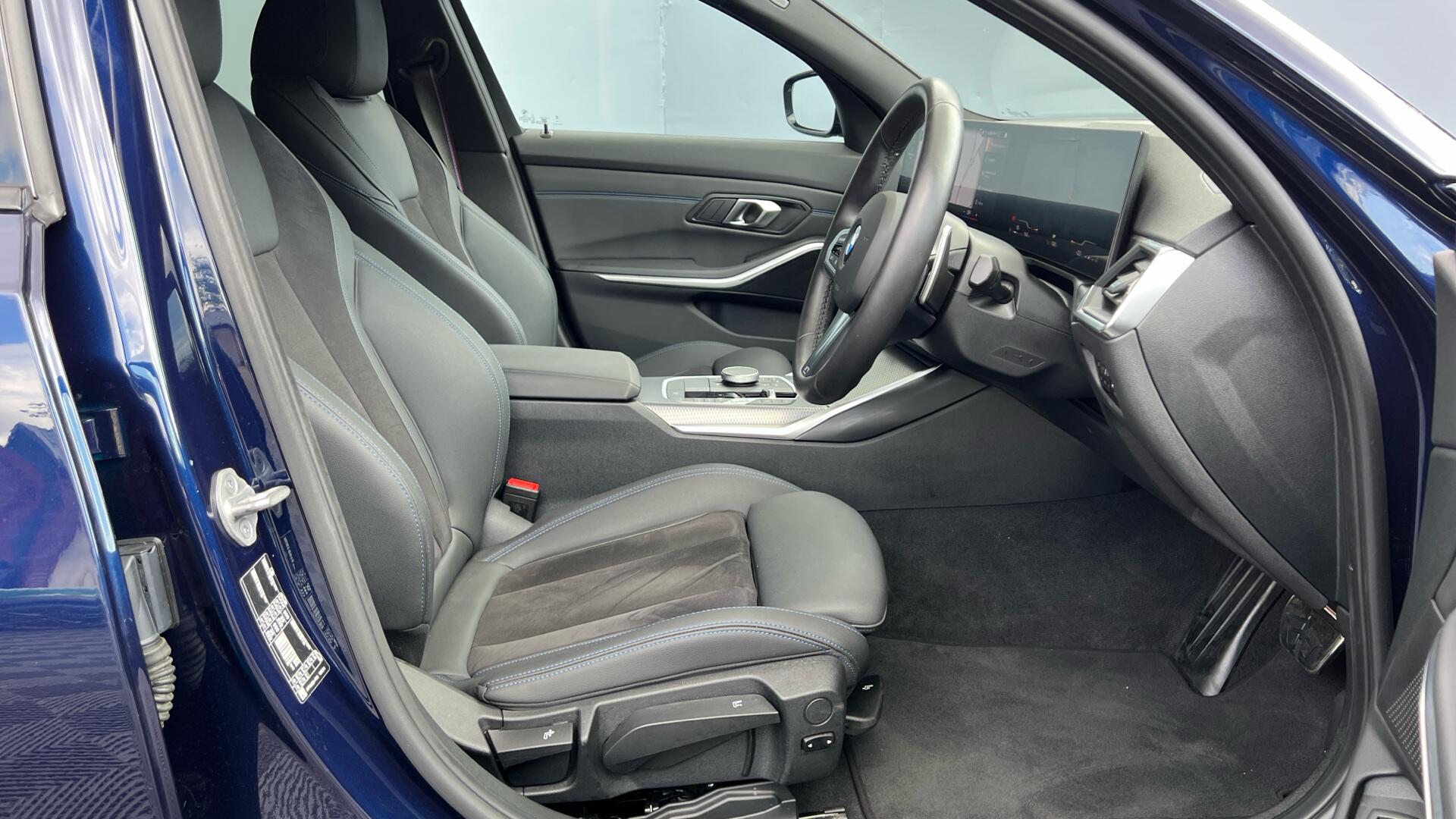 BMW 3 Series view 11