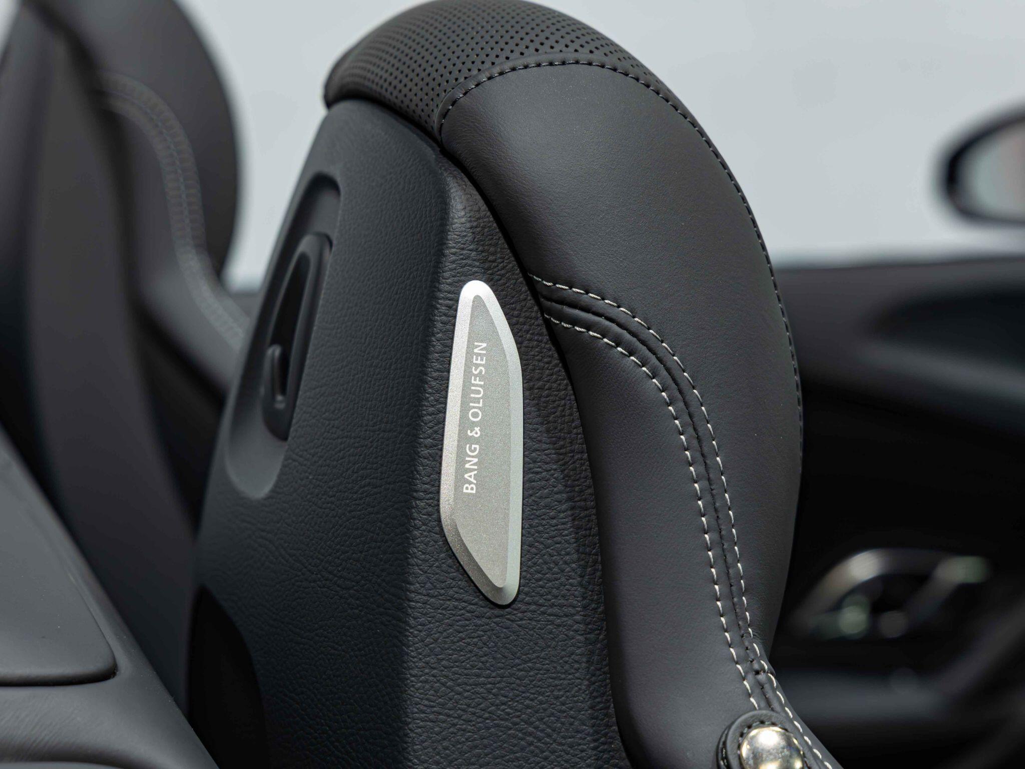 Audi R8 view 3