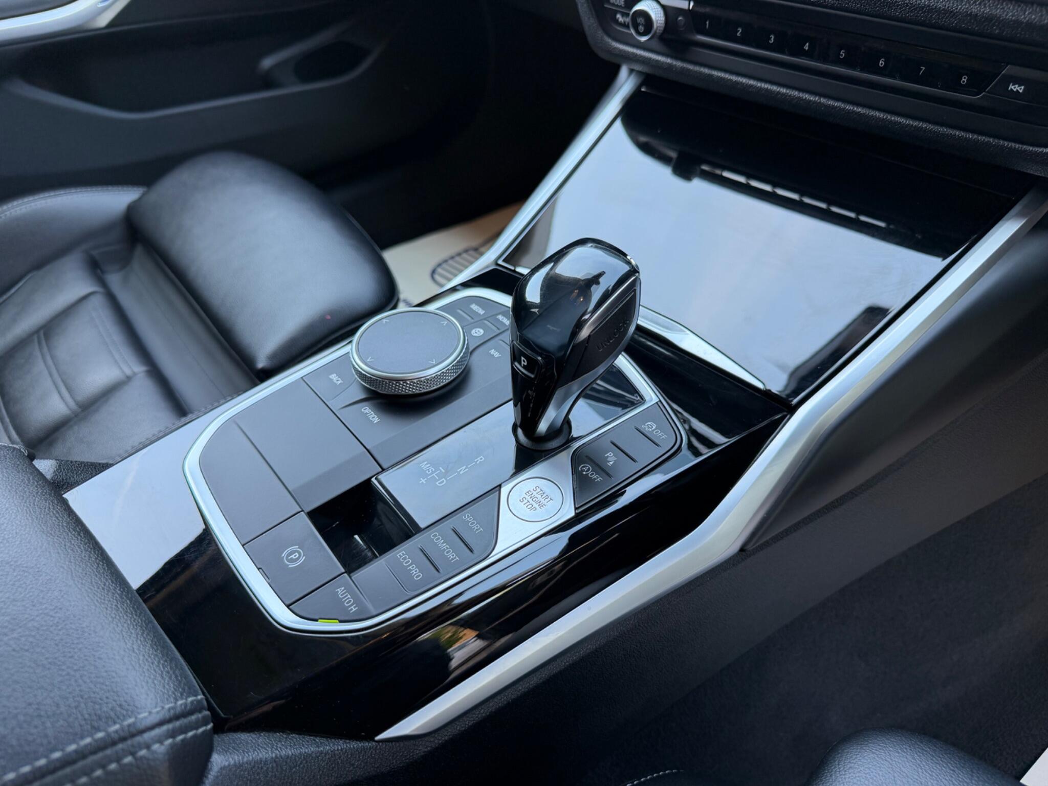 BMW 3 Series view 22
